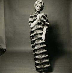 Marilyn Monroe con il cappotto di pelliccia