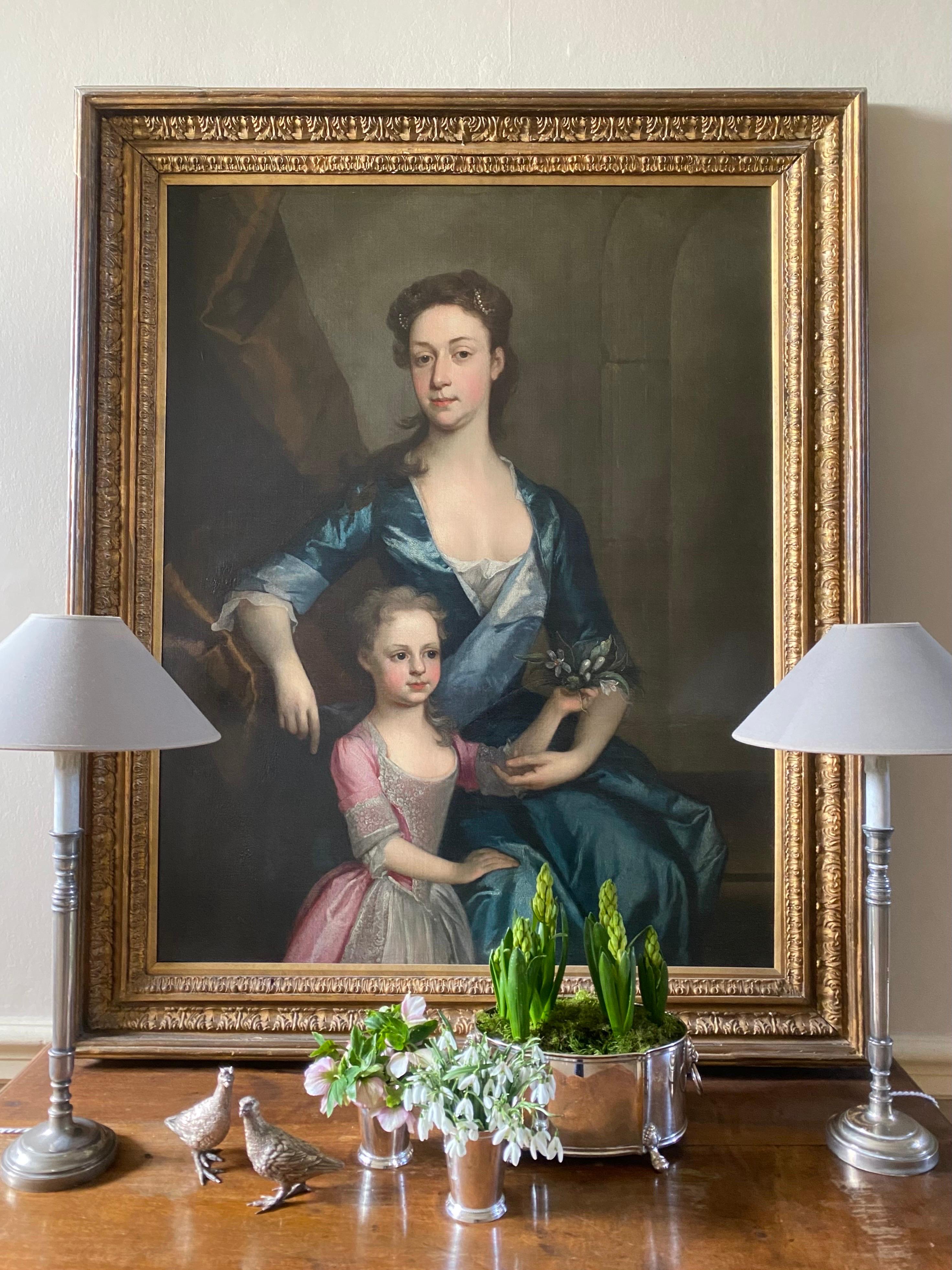 Portrait anglais du XVIIIe siècle d'une femme et de sa fille dans un intérieur - Maîtres anciens Painting par (attributed to) Joseph Highmore