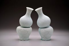 Vasi di zucca con motivo a loto, Steven Young Lee, 2016, coppia di ceramica smaltata