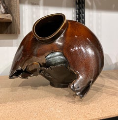 Vaso in ceramica decostruito, scultura contemporanea in porcellana smaltata, Lee