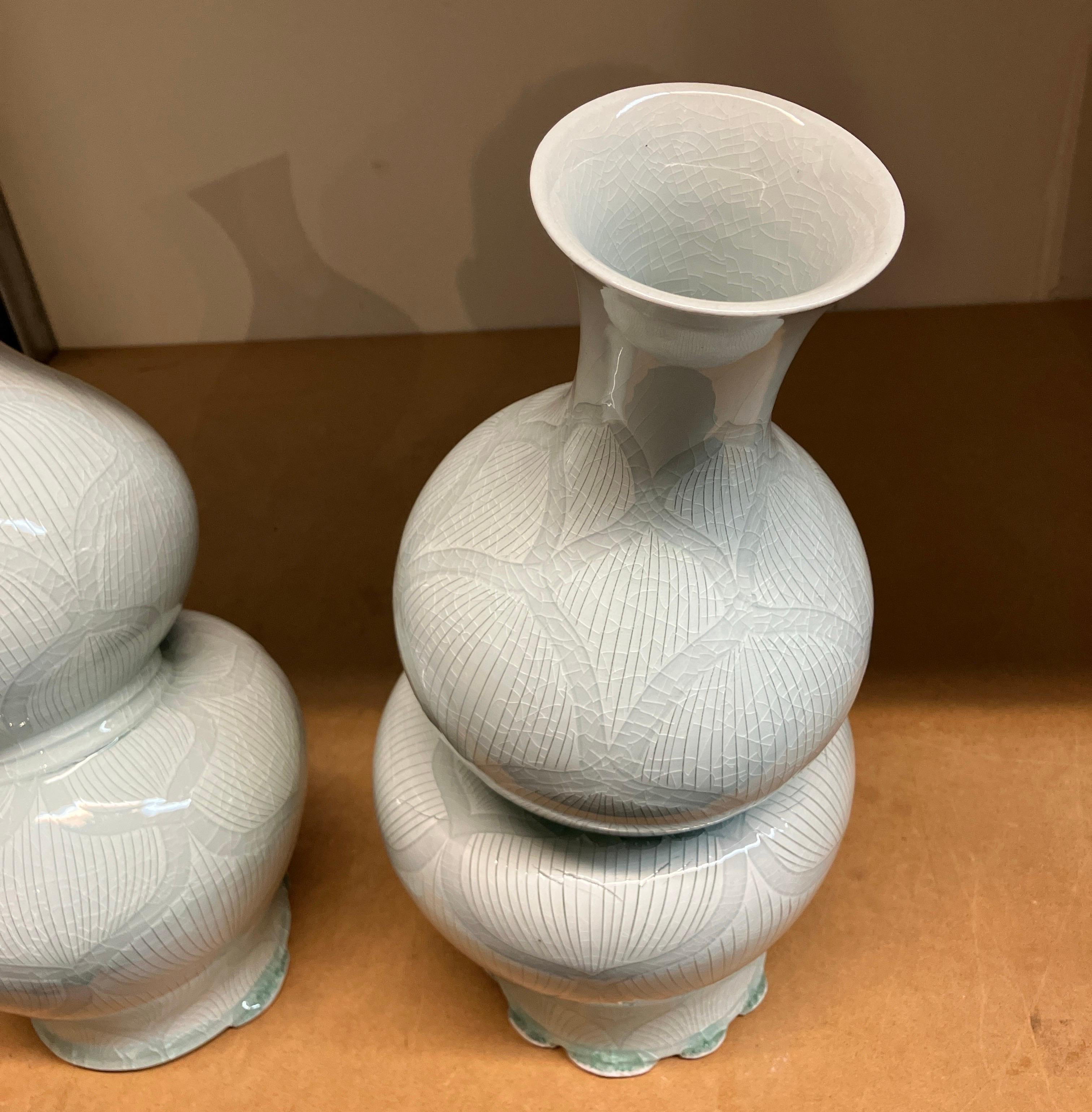 Paire de vases gourde à motif lotus, Steven Young Lee, 2016, céramique émaillée en vente 6