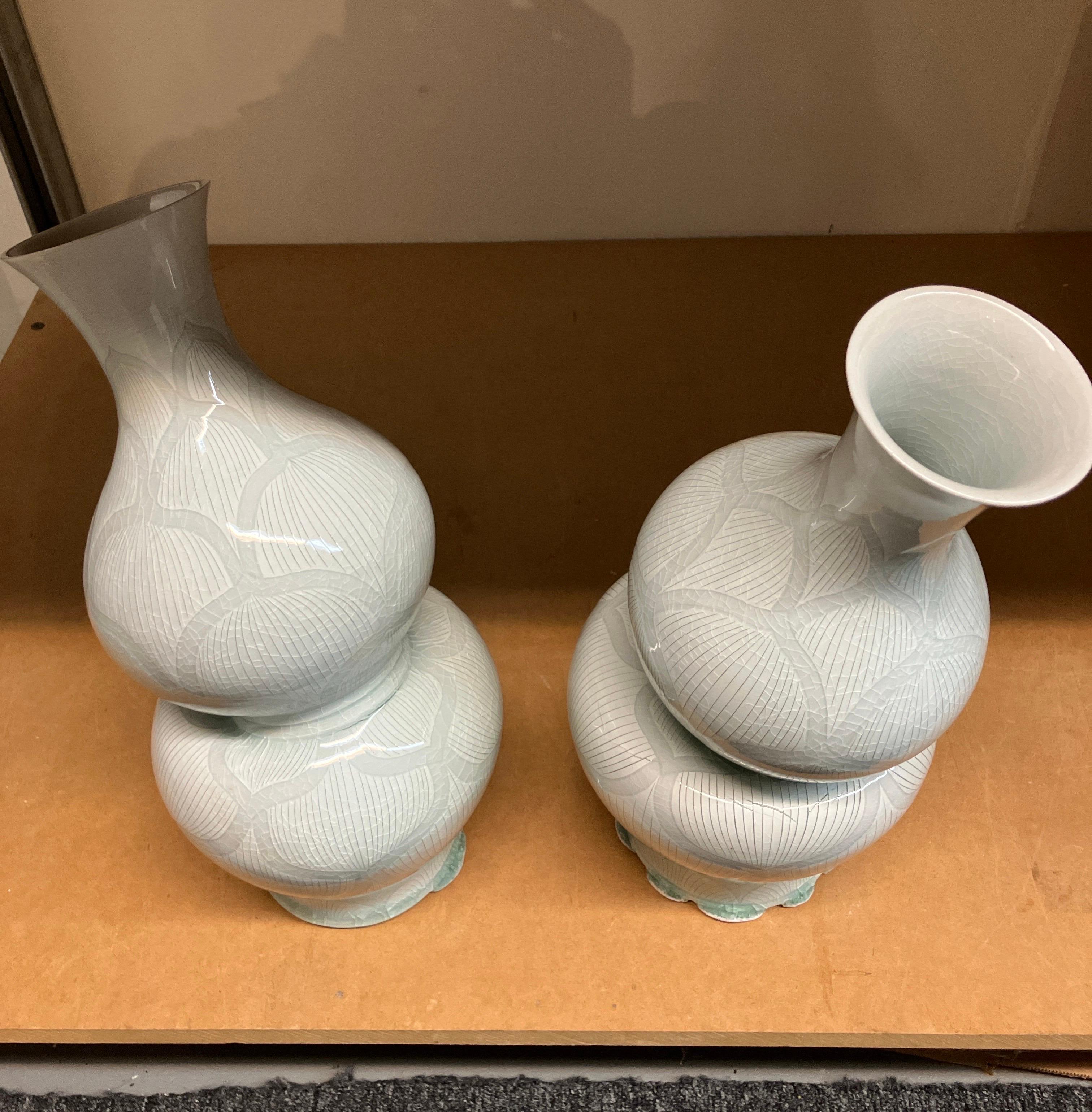 Paire de vases gourde à motif lotus, Steven Young Lee, 2016, céramique émaillée en vente 7