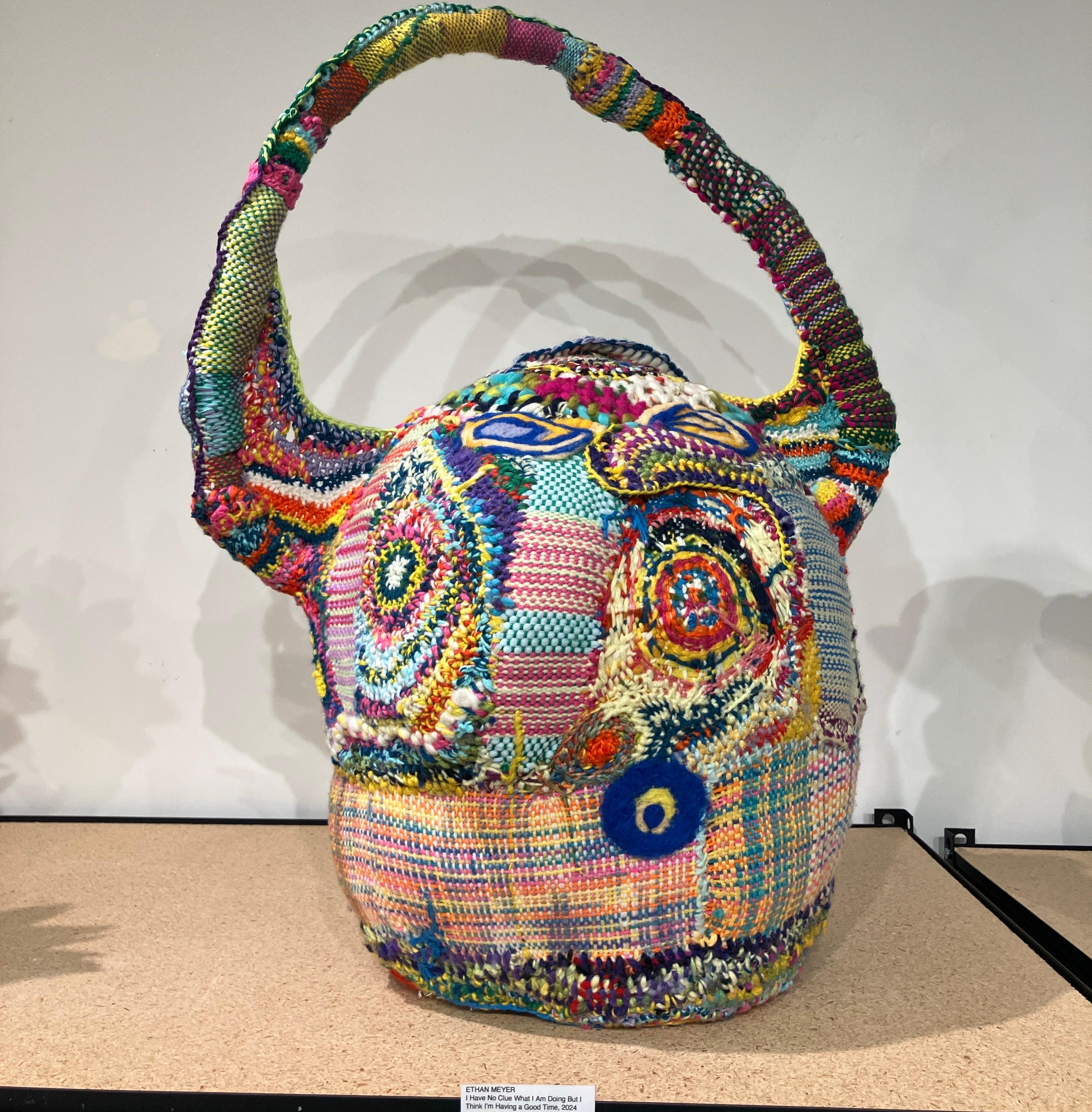 Sculpture abstraite en fibre, Ethan Meyer, 2024, couleurs vives, tissée à la main, Stitch by Stitch en vente 7
