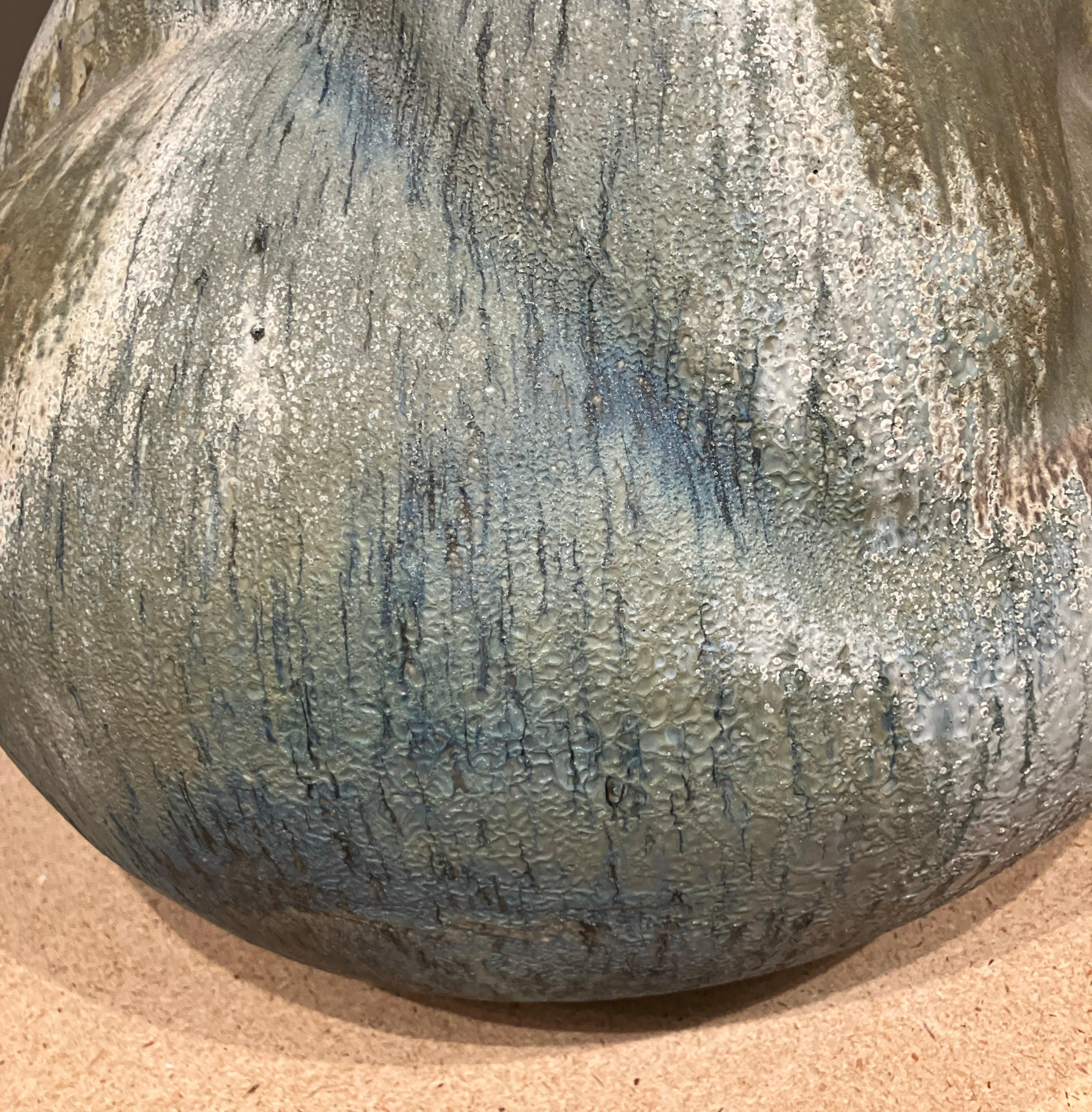 Forme de jarre en porcelaine cuite au feu de bois contemporain, design, sculpture, glaçure, céramique en vente 2