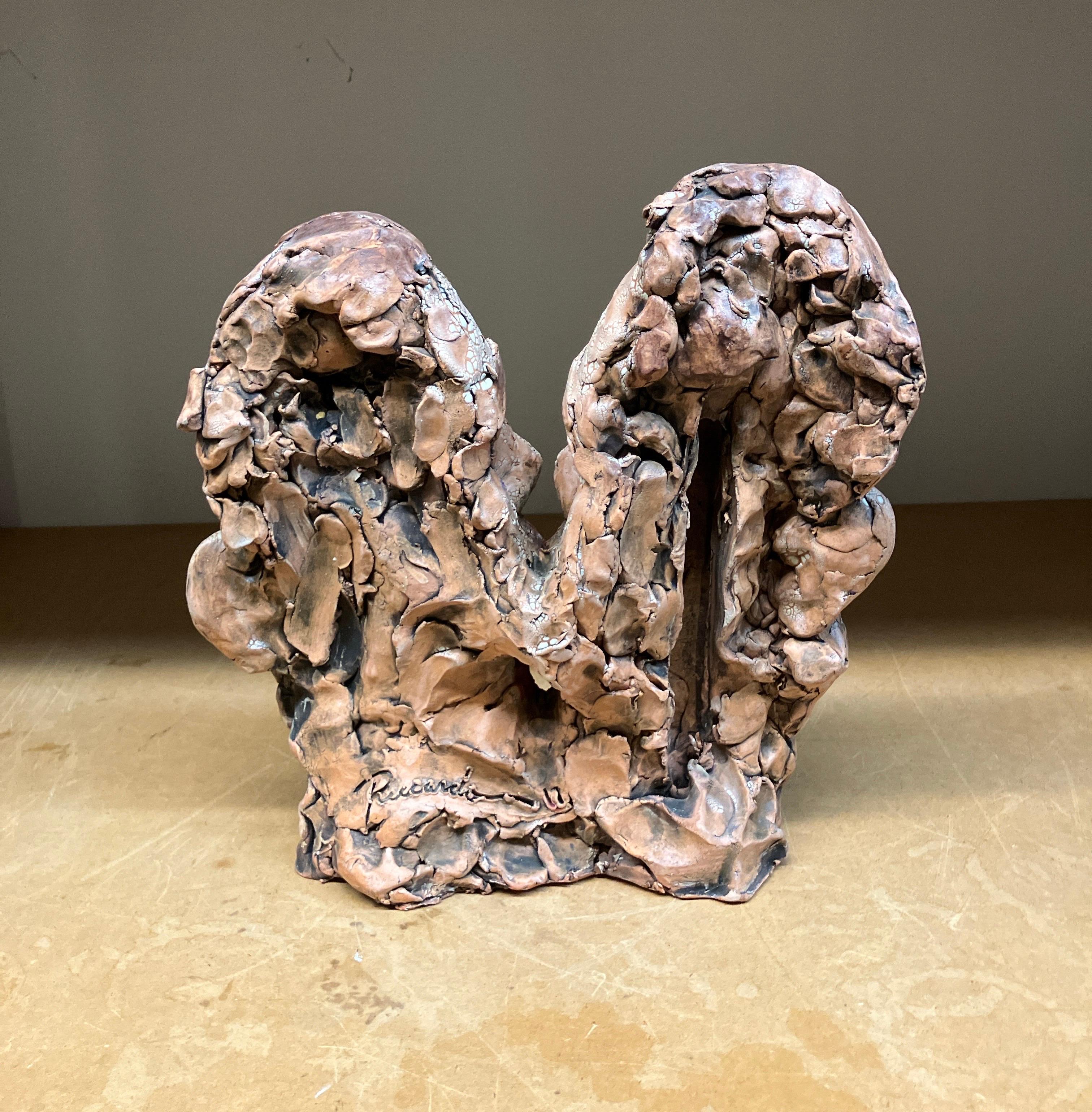 Surrealistische Steingutskulptur „Selfie“, Skulptur mit Glasur und Unterglasur im Angebot 1
