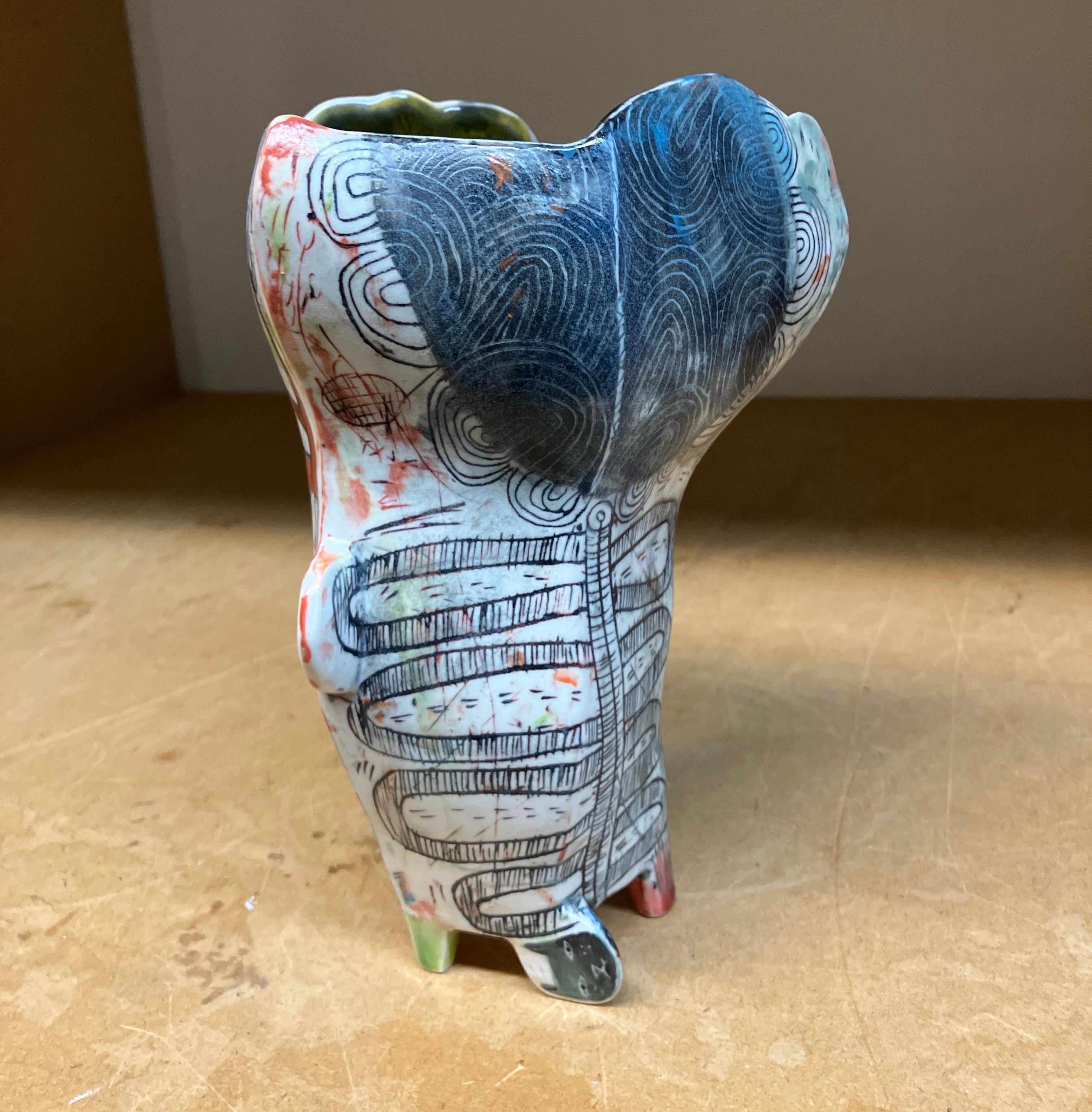 „Naked Truth“, Abstrakte Porzellanskulptur, Oberflächenillustration, Unterglasur im Angebot 2