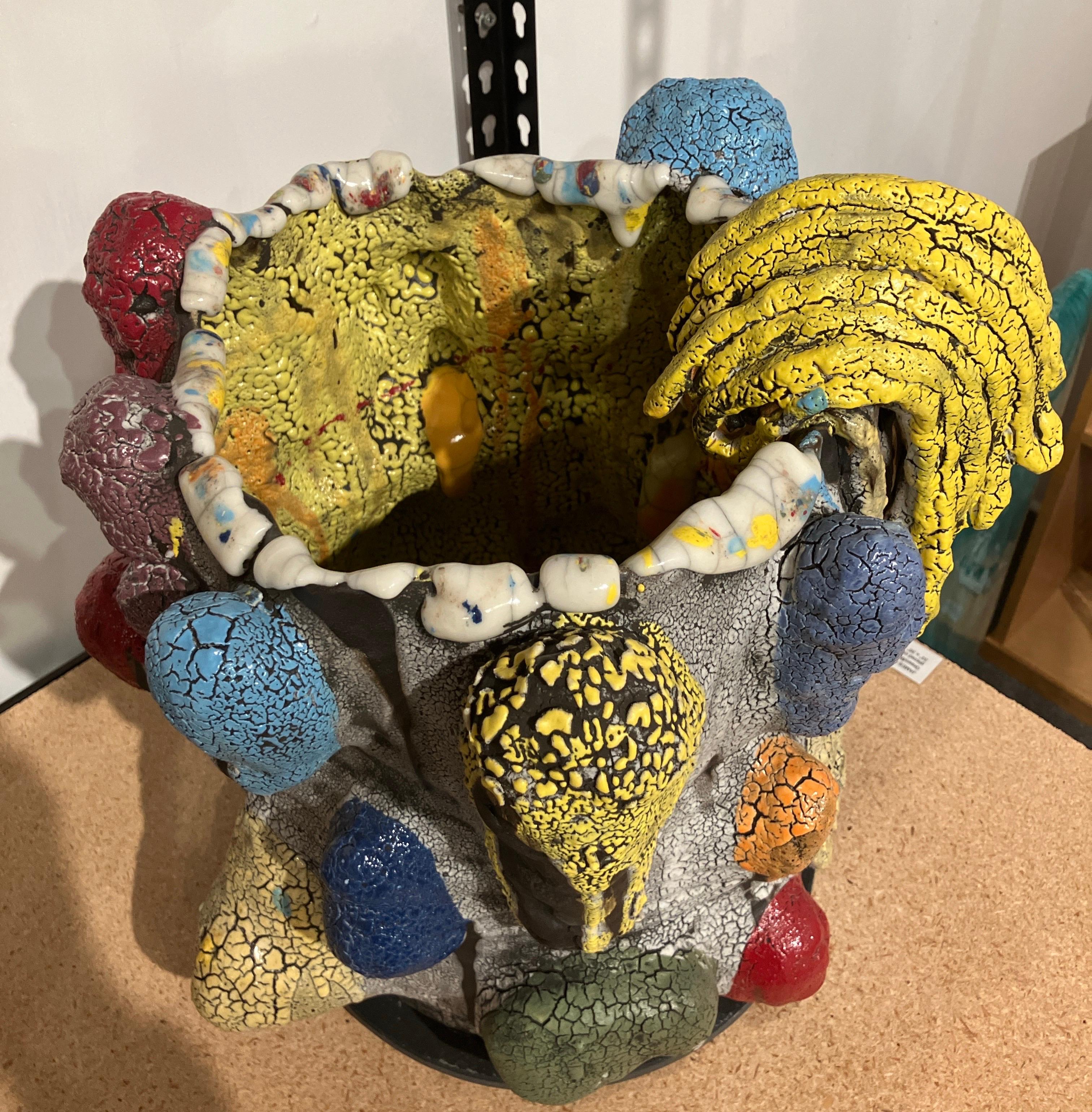 Árbol de patatas con enredaderas amarillas, Vince Palacios, 2021, Cerámica esmaltada de colores en venta 7
