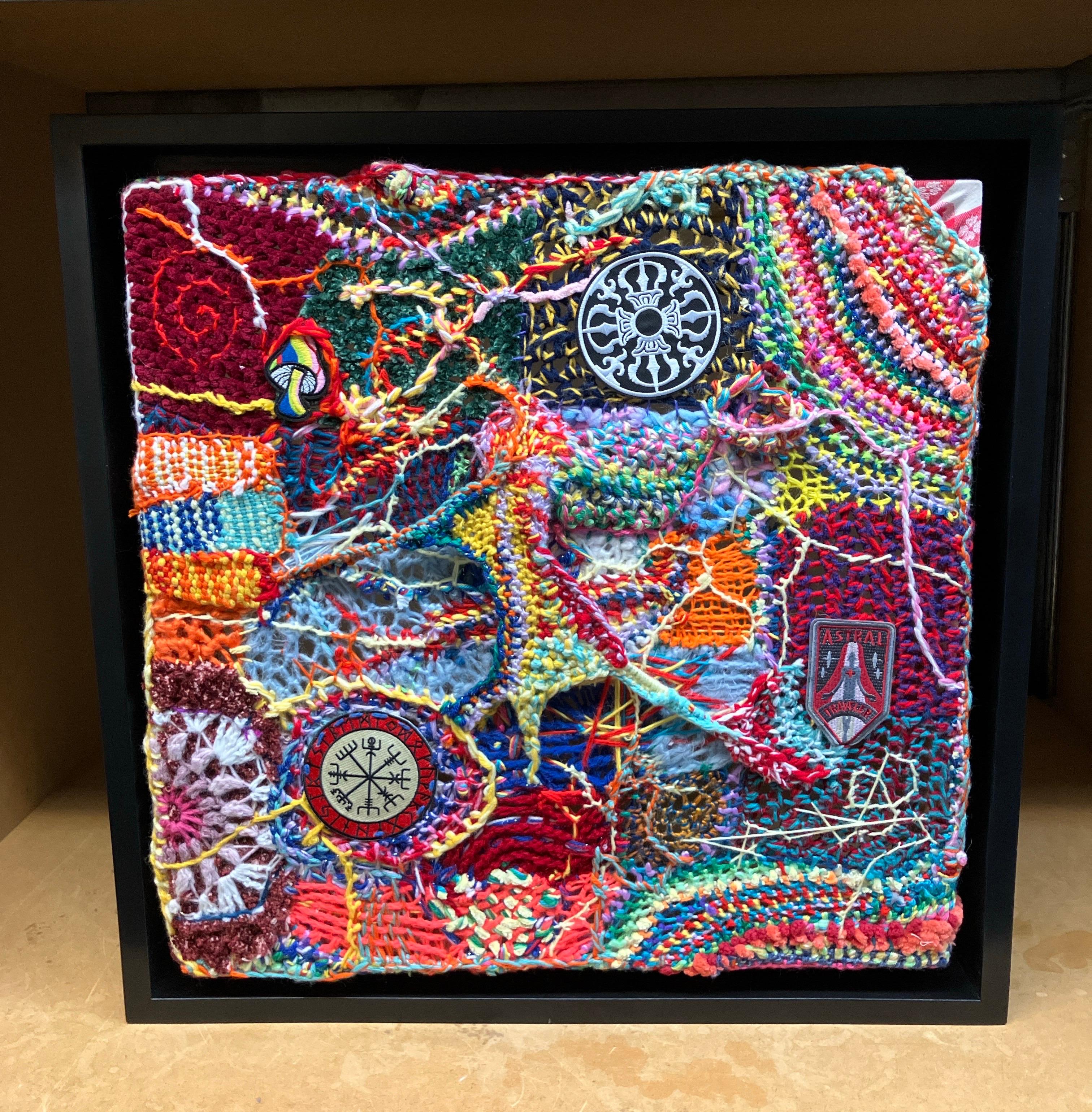 „Meine Seele wird durch die Tore der Eternity gehen“, gerahmt, Textil, Faser (Schwarz), Abstract Sculpture, von Ethan Meyer