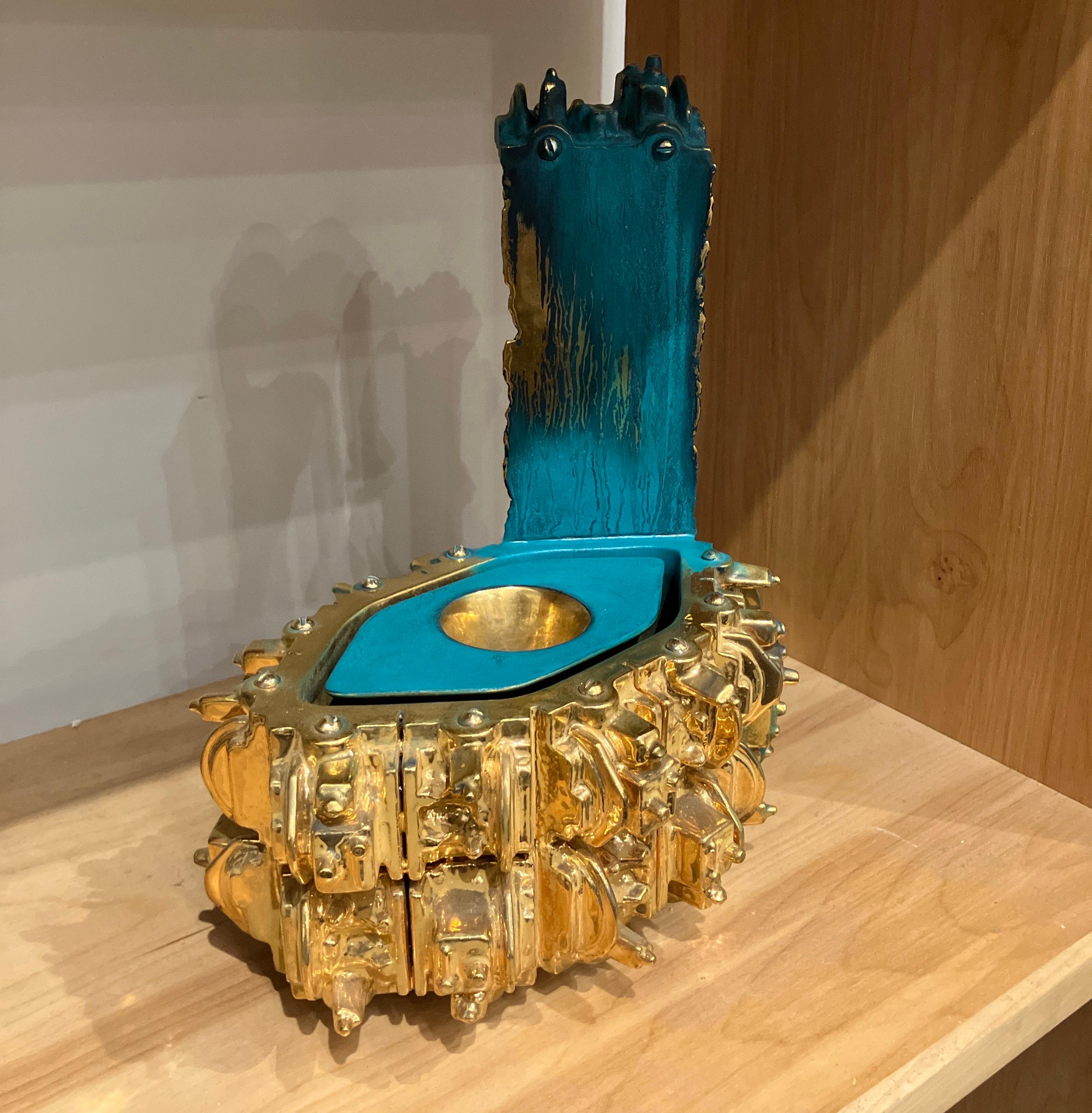 « Crucible euclidienne avec robinet,lag de production, faïence, lustre en or en vente 5