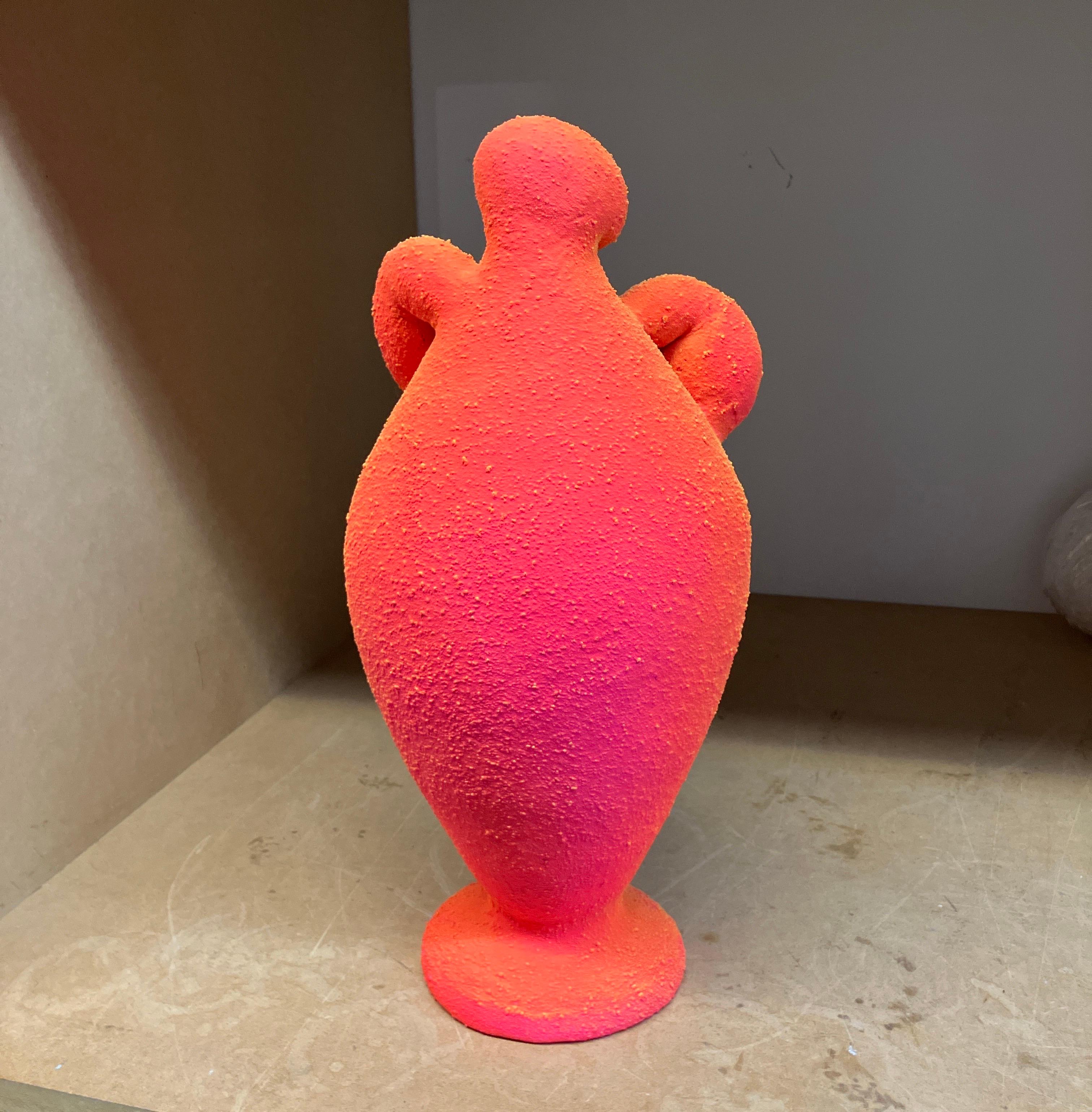 « Pink & Yellow Amphora 2 », techniques mixtes, céramique, sculpture, grès, plastique en vente 1