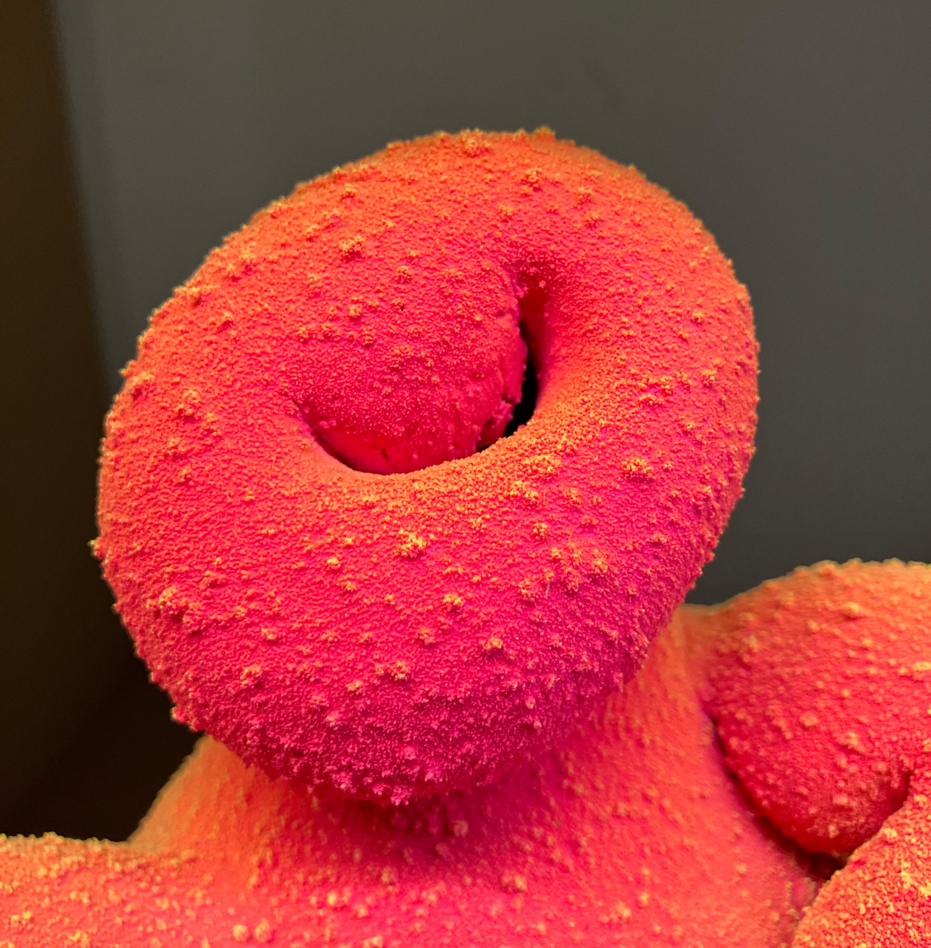 « Pink & Yellow Amphora 2 », techniques mixtes, céramique, sculpture, grès, plastique en vente 3