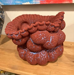 Scultura astratta contemporanea in ceramica, vaso in gres smaltato, rosso e blu