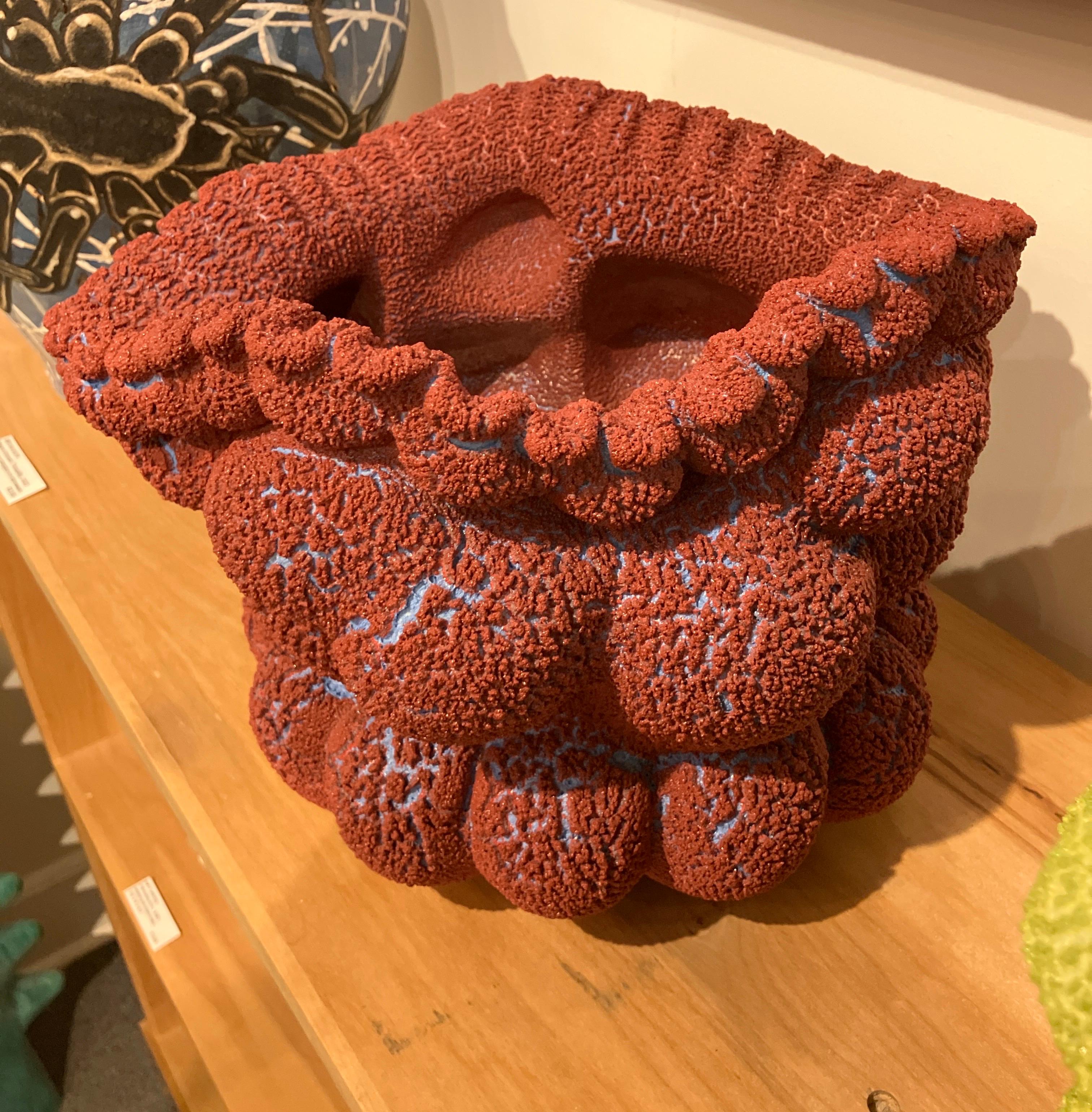Sculpture abstraite contemporaine en céramique, vase en grès émaillé, rouge et bleu en vente 5