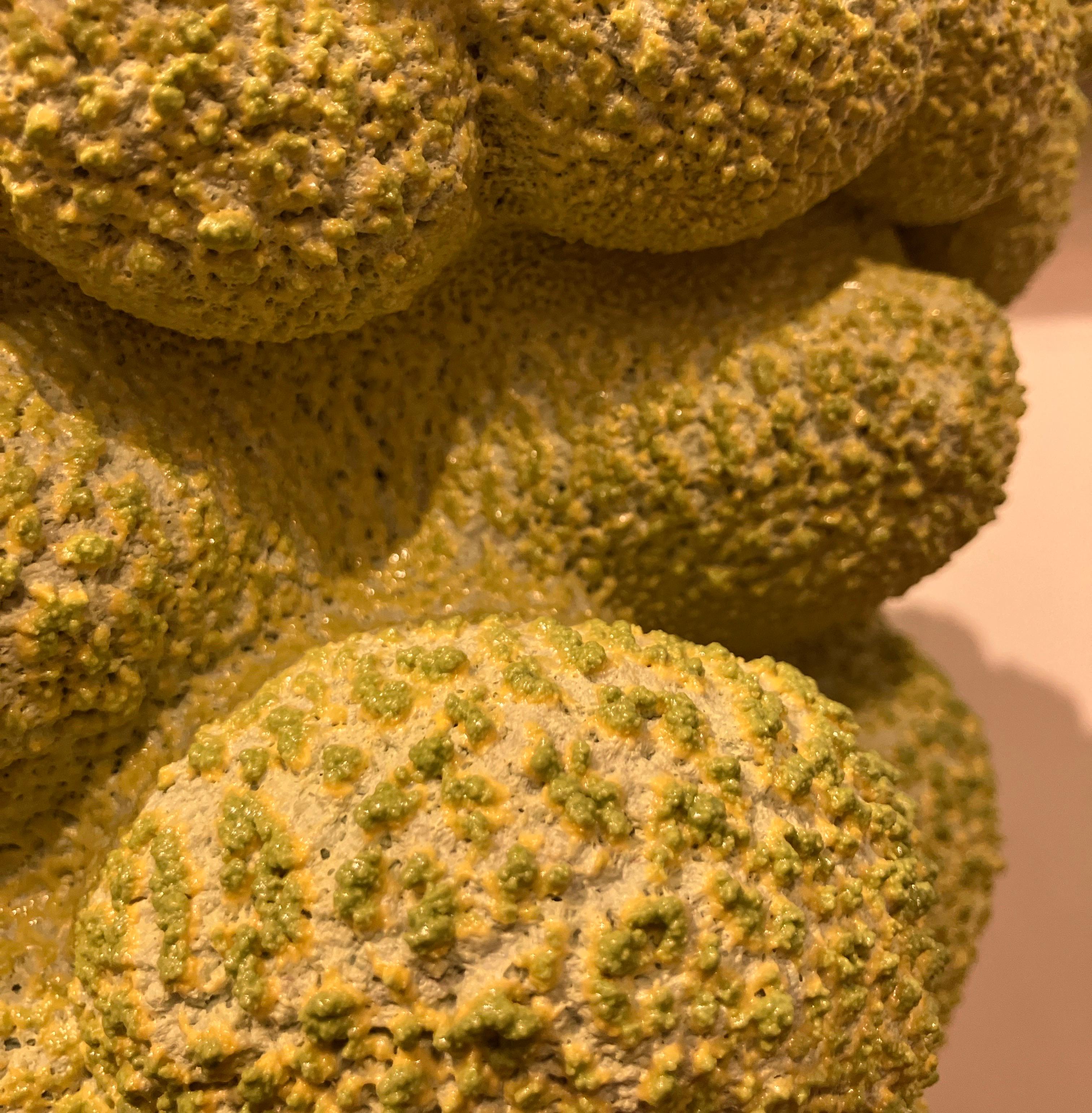 Sculpture abstraite contemporaine en céramique, vase en grès émaillé, Krater vert en vente 3