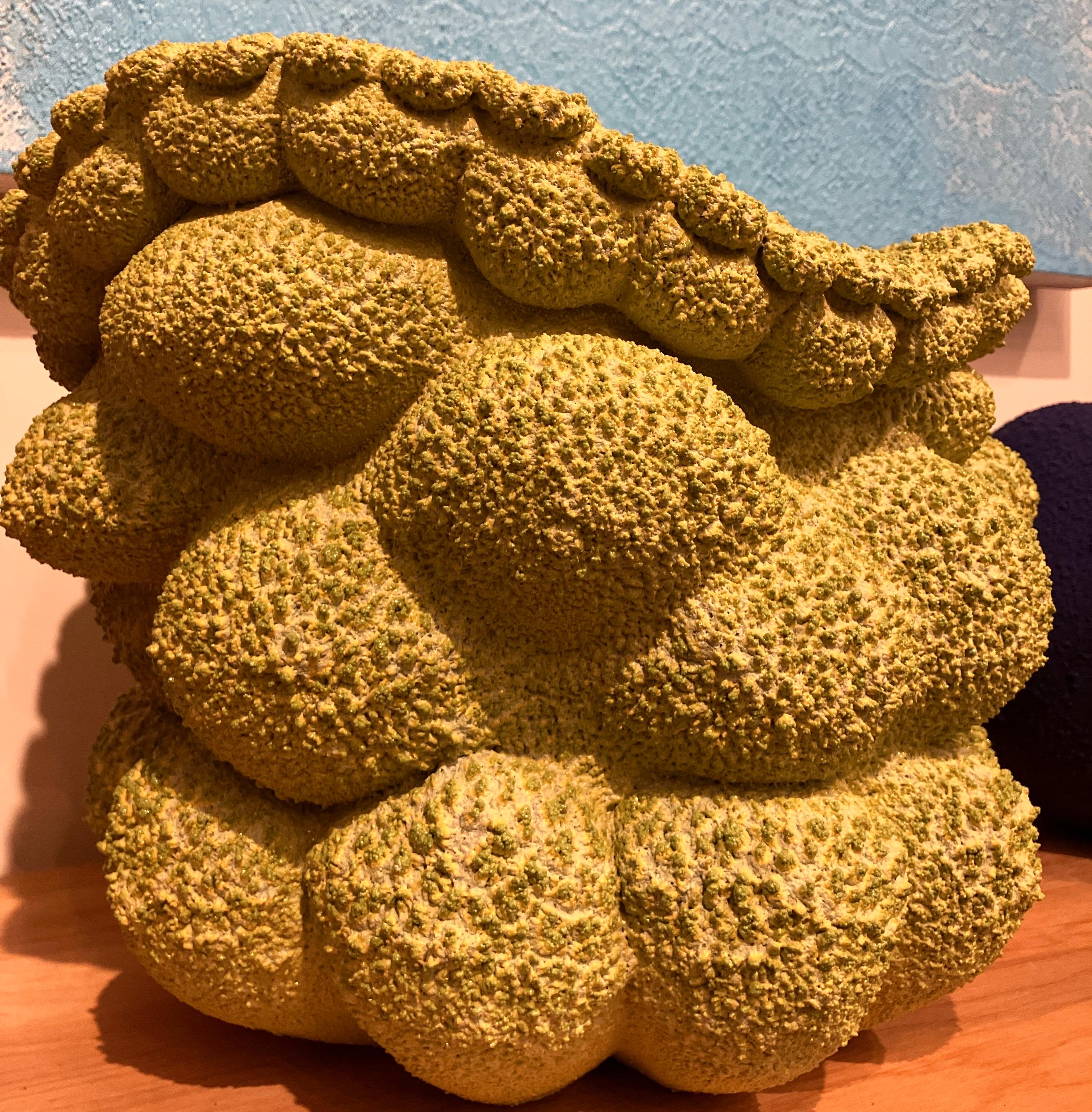 Sculpture abstraite contemporaine en céramique, vase en grès émaillé, Krater vert en vente 4