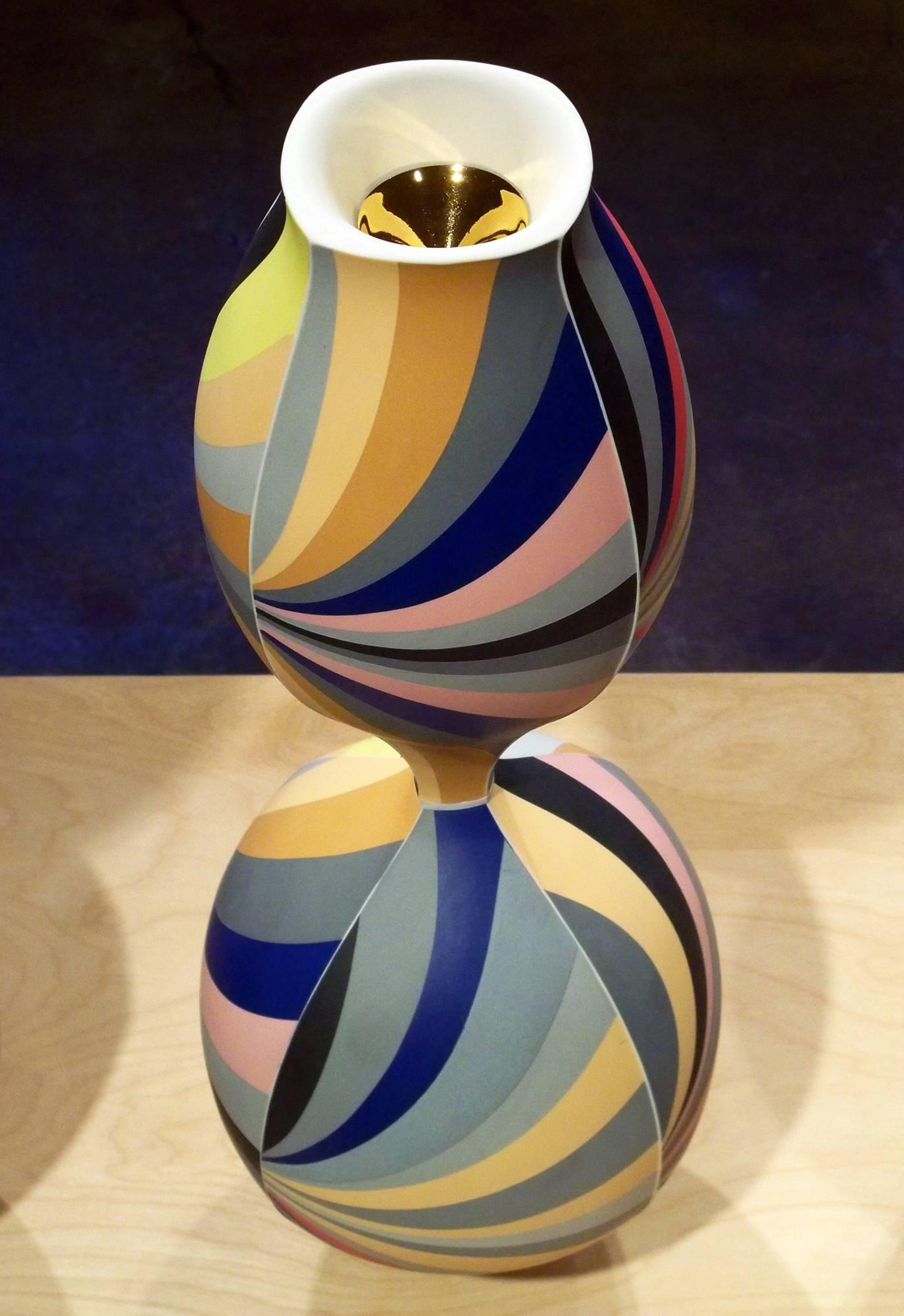 Enclosed Vase Form #4 - Contemporary Sculpture by Peter Pincus