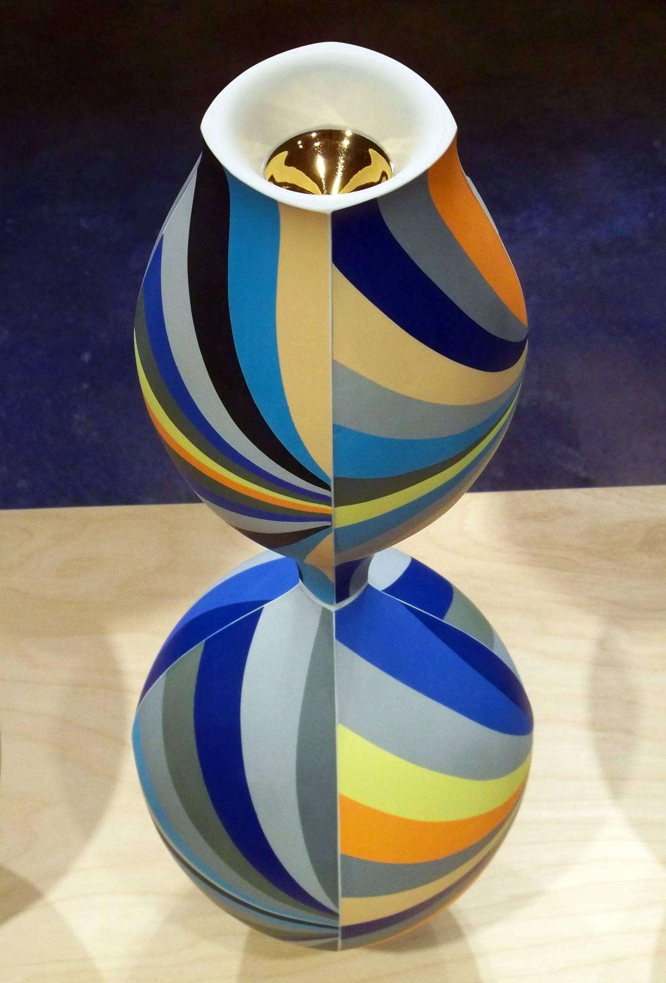 Enclosed Vase Form #7 - Contemporary Art by Peter Pincus