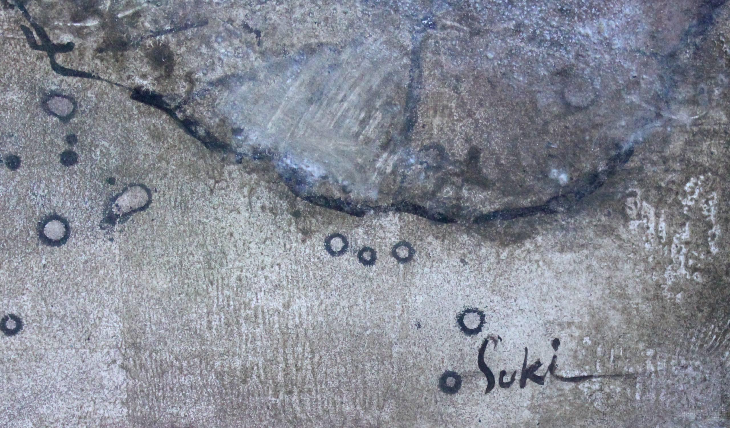 Poco ortodossa, ma efficace, Suki ci offre una serie di opere che stuzzicano l'immaginazione con audaci pennellate di buio e luce, accennando a forme umane ed eteree e trascinandoci attraverso la superficie bidimensionale della tela nelle misteriose
