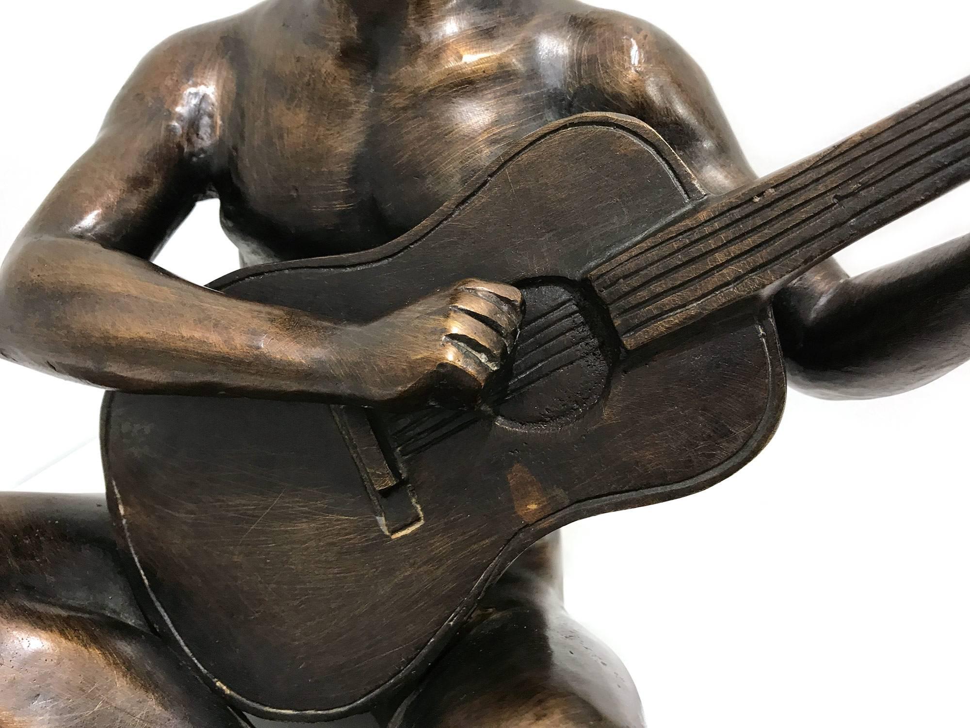 „Er spielte wie er war Keith Richards“, Hund mit Gitarre, Bronzeskulptur im Angebot 8