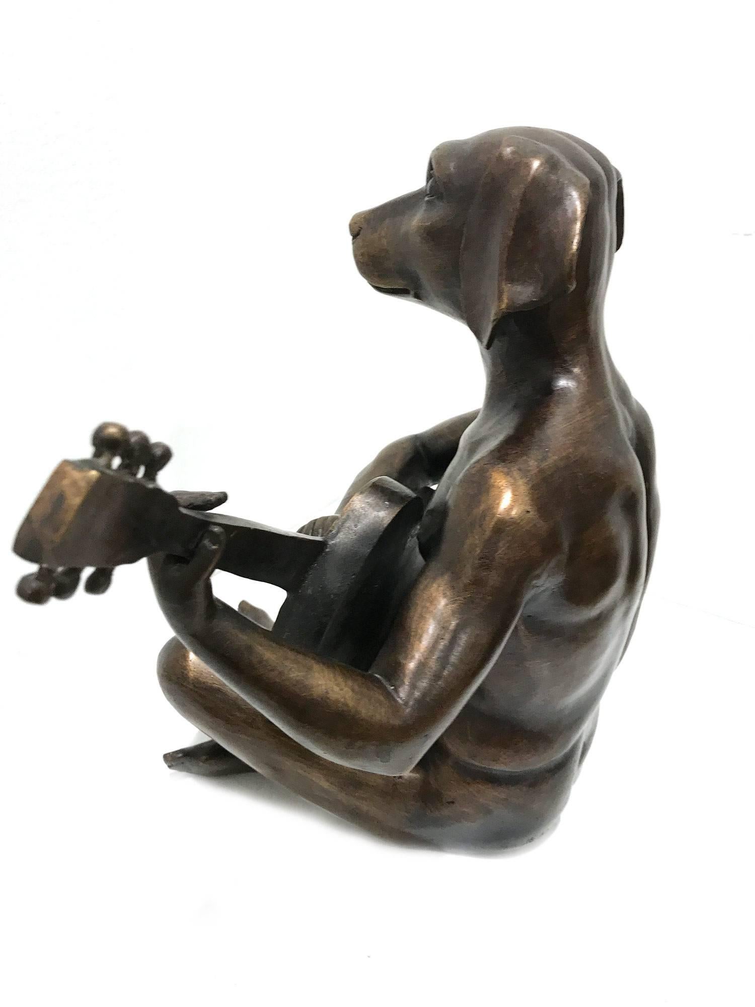 „Er spielte wie er war Keith Richards“, Hund mit Gitarre, Bronzeskulptur (Gold), Figurative Sculpture, von Gillie and Marc Schattner