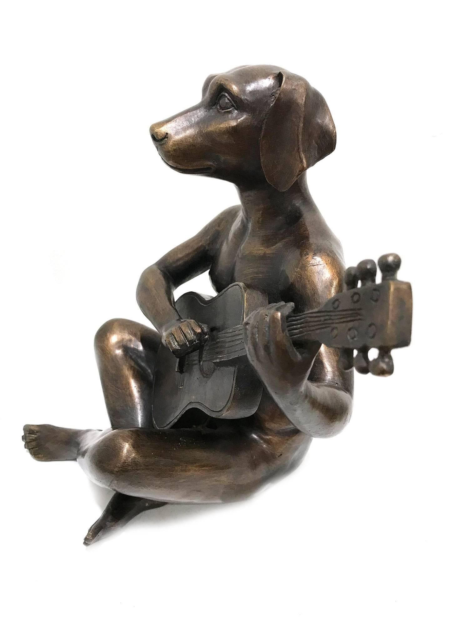 „Er spielte wie er war Keith Richards“, Hund mit Gitarre, Bronzeskulptur (Pop-Art), Sculpture, von Gillie and Marc Schattner