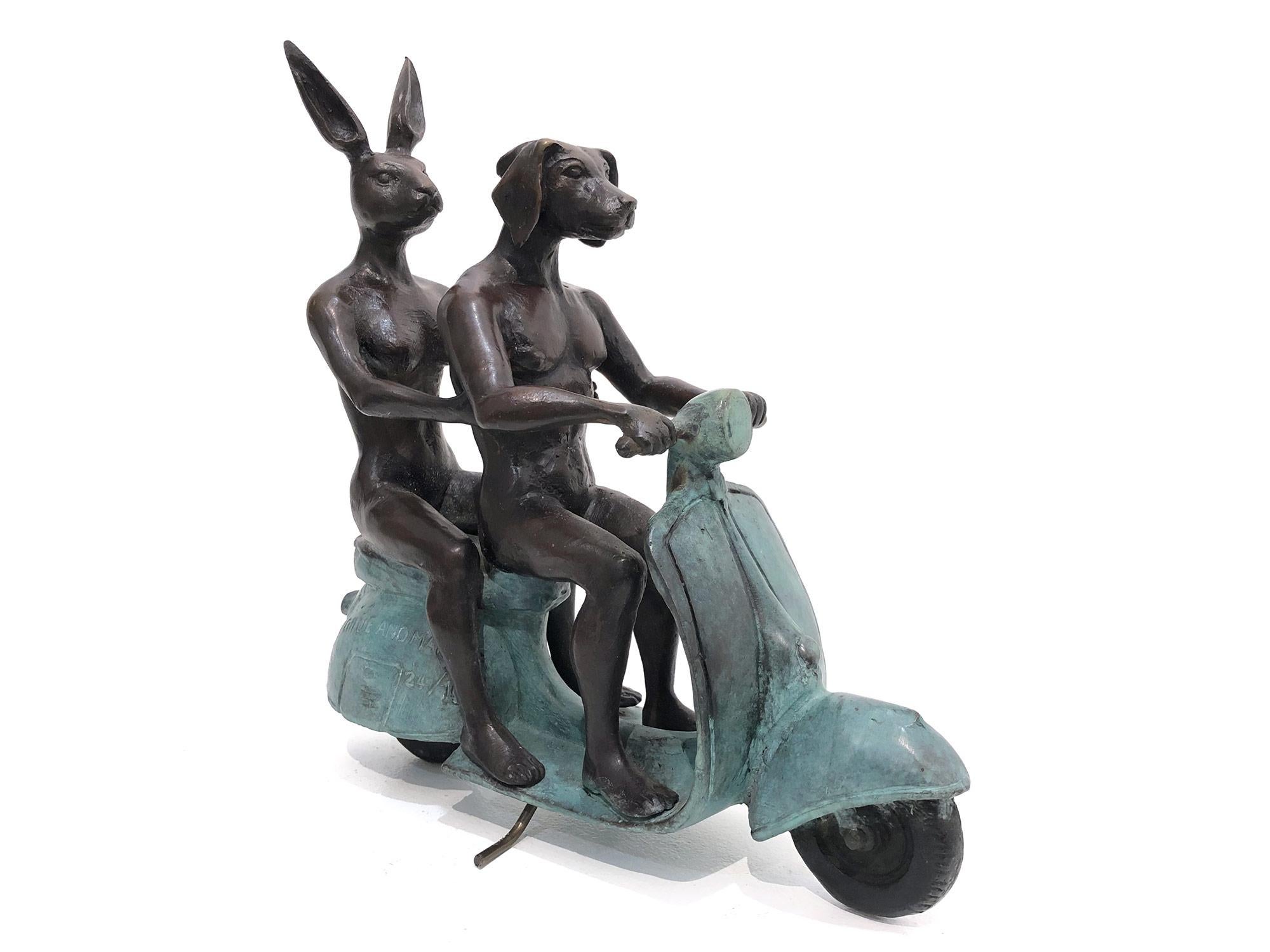 Sie waren die authentischen Vespa-Reiter in Rom (Bronze mit grüner Patina) im Angebot 3