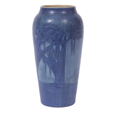 Jarrón grande de cerámica artística del Newcomb College, 1928, con la apreciada decoración «Moon and Moss»