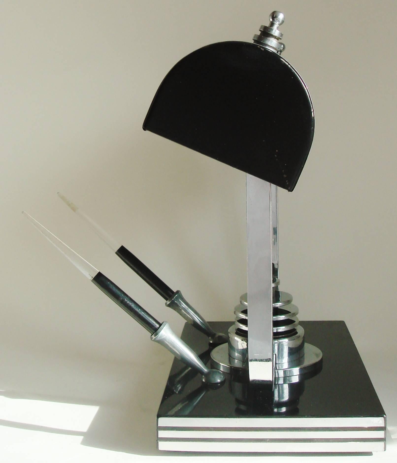 Mid-20th Century American Art Deco Black Enamel, Bakelite & Chrome Twin Pen Desk Lamp by Markel.