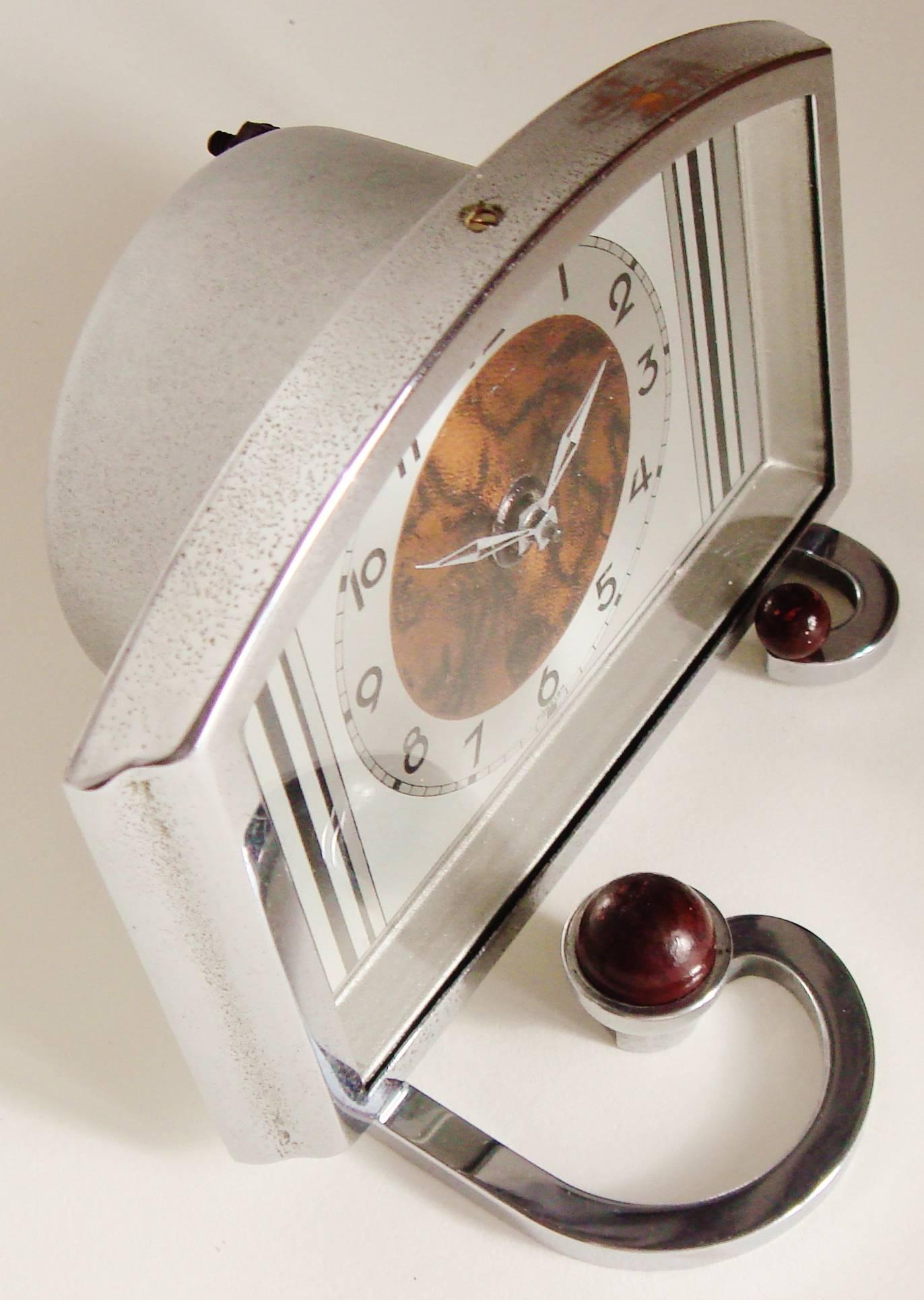 Eccentrically Designed Petite German Art Deco Chrome & Painted Metal Table Clock For Sale 2