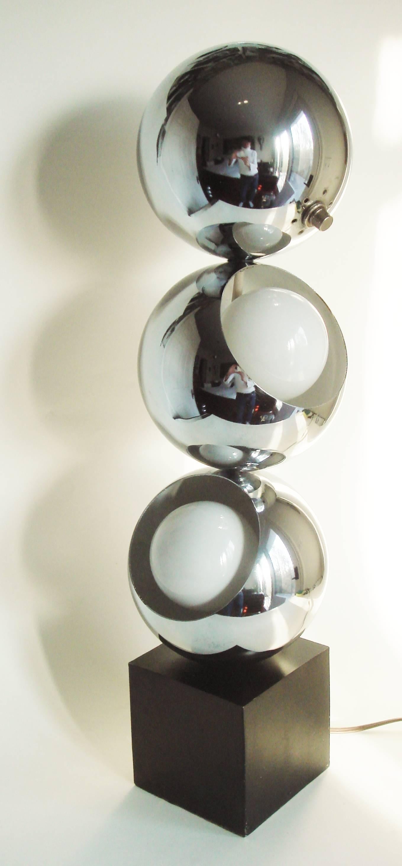 Enameled Bookmatched Pair of American 1960s Chrome and Black Enamel Triple Eyeball Lamps For Sale