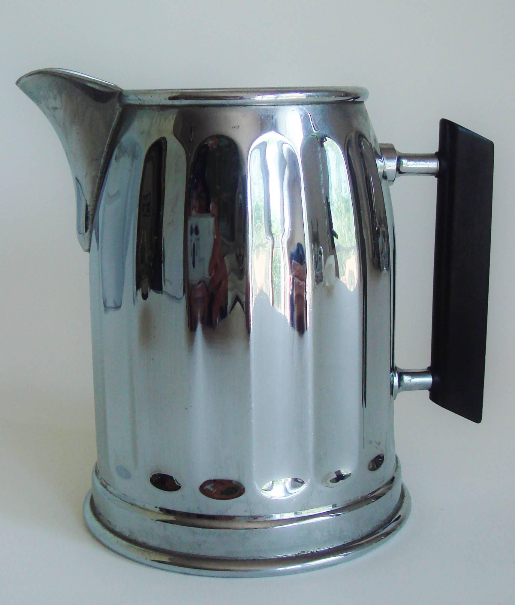 Iconic Belgian Art Deco Four-Piece Chrome & Black Bakelite Coffee Set, Demeyere In Good Condition For Sale In Port Hope, ON