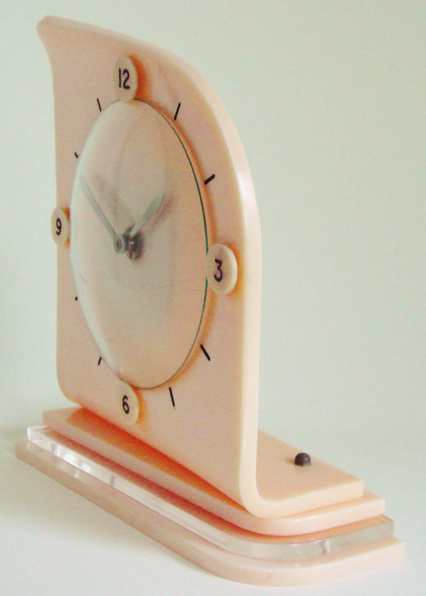 Molded Eccentric Scottish Art Deco Asymmetrical Peach and Clear Lucite Glen Table Clock For Sale