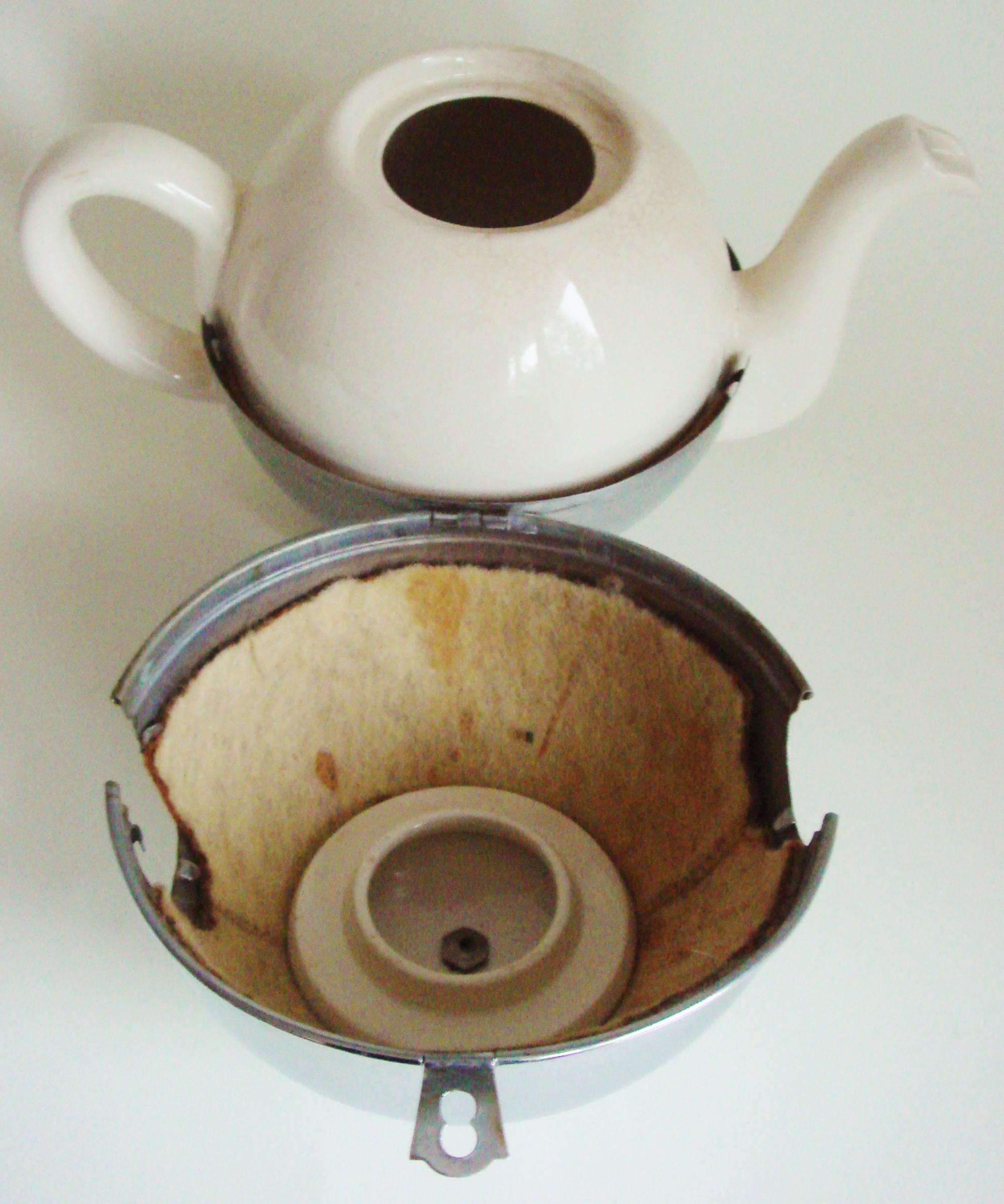Mid-Century Modern Rare Mid-Century 7-Piece Insulated Tea Set in Chrome, Ceramic & Lucite. For Sale