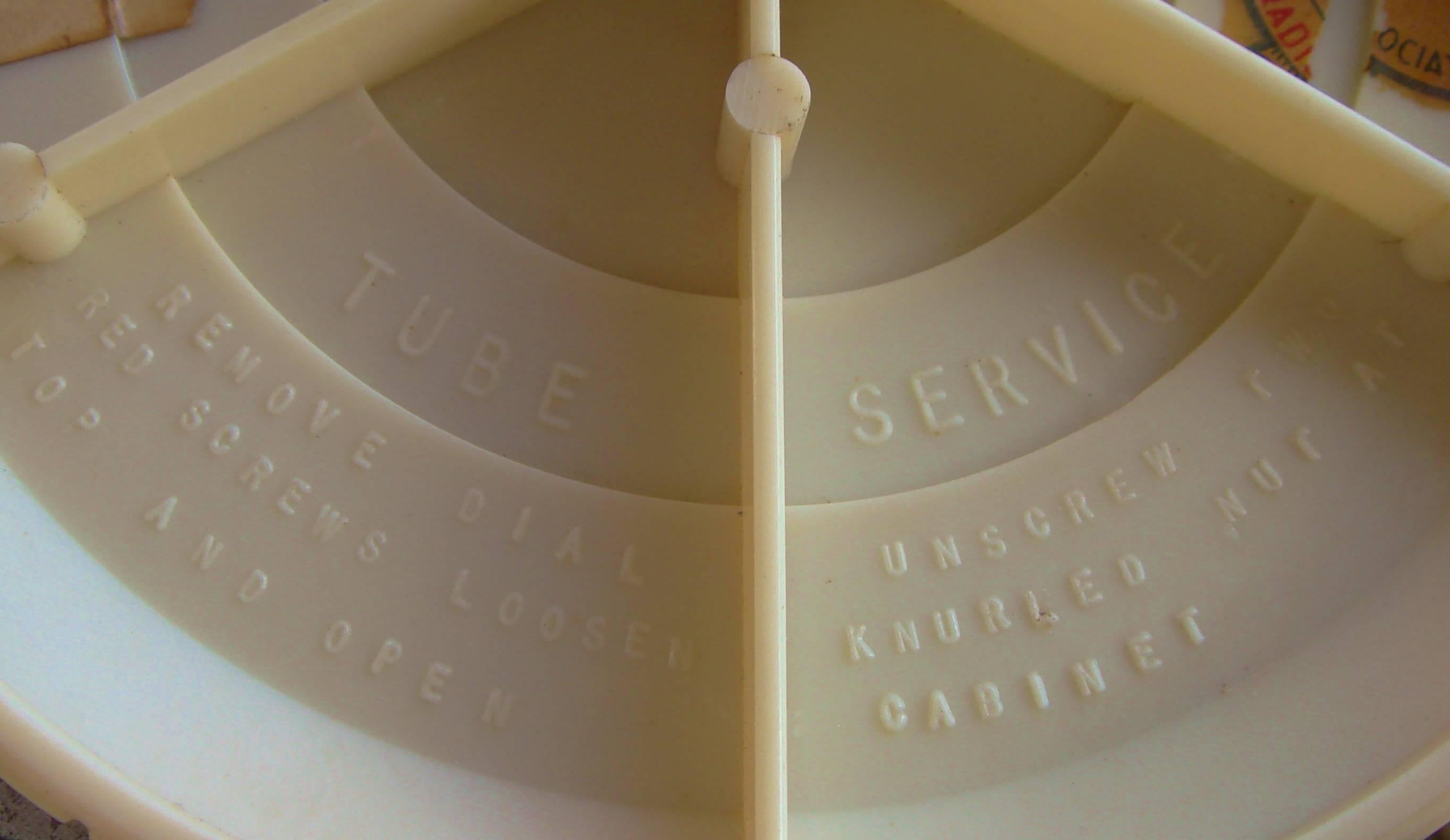 Canadian Art Deco Lumitone Ivory Painted Bakelite Lamp/Radio by Mitchell Mfg 2