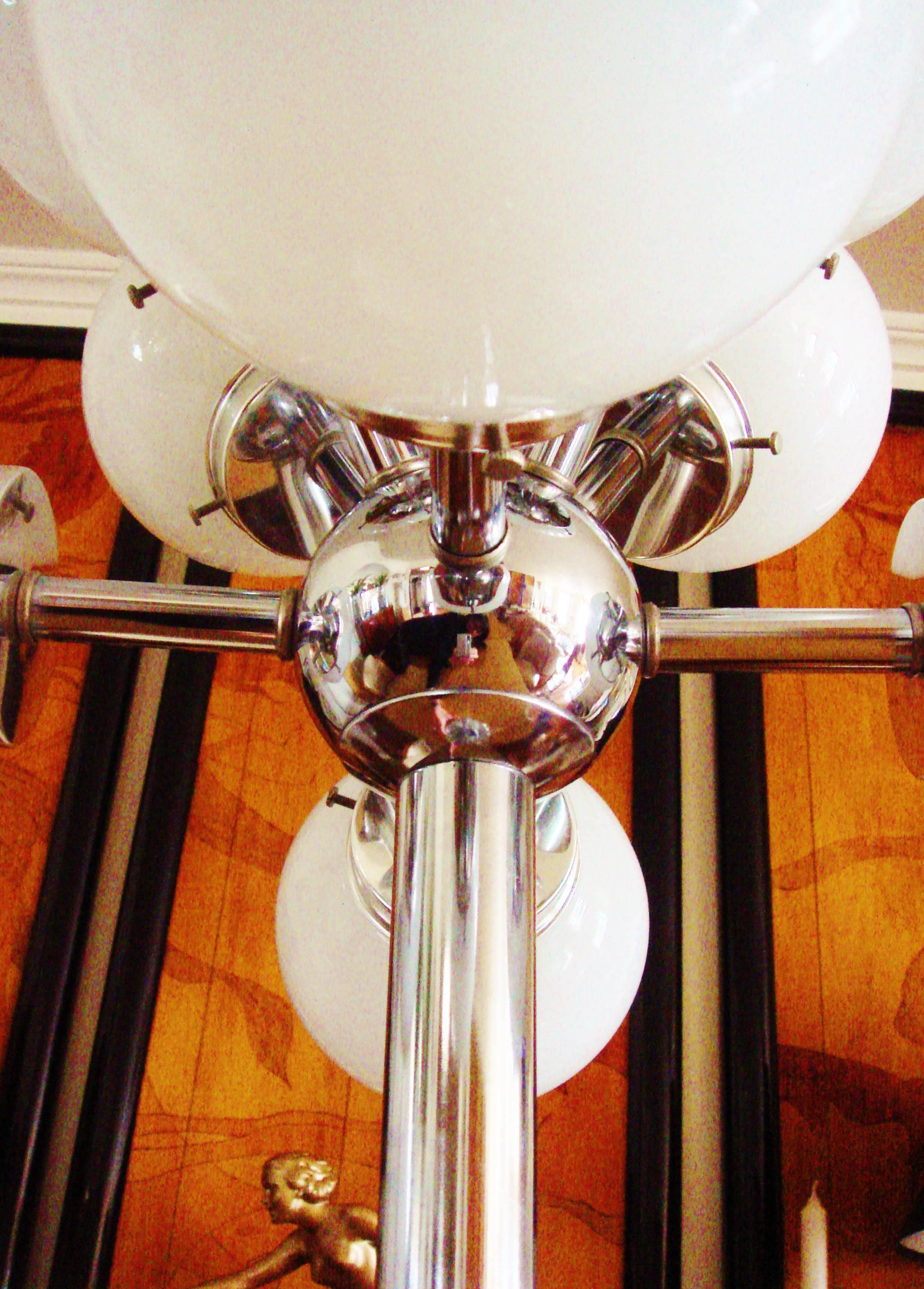 Mid-20th Century Monumental American Space Age Chrome Eight-Branch Table Lamp with Glass Globes For Sale