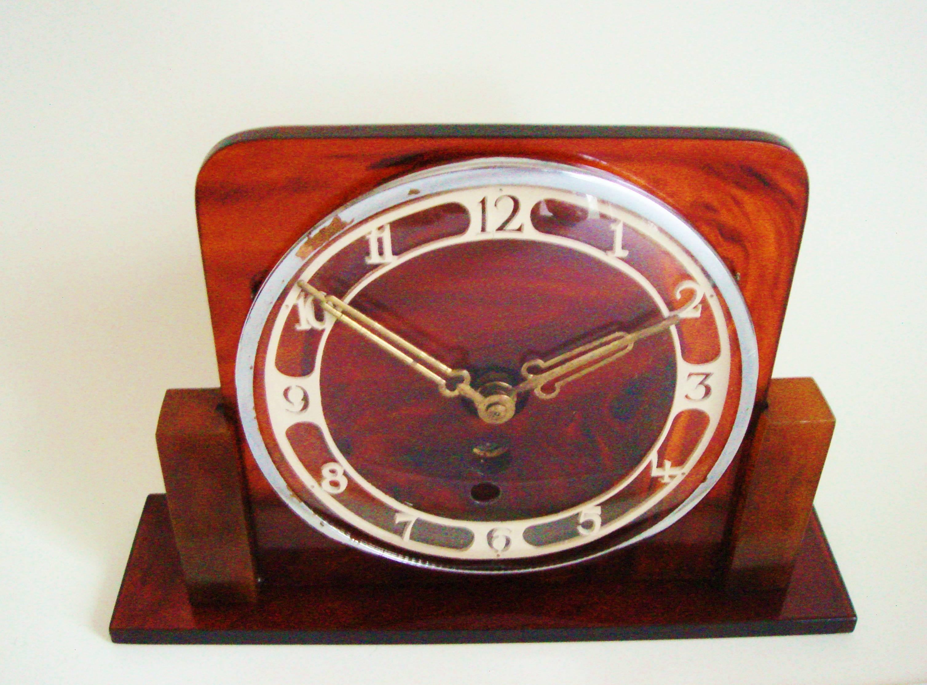 This stylish German Art Deco, key-wind, mechanical mantel clock features a body of translucent tortoiseshell Lucite. This is supported by blocks of opaque tortoise shell Bakelite and mounted to an oblong base of translucent tortoiseshell Lucite.