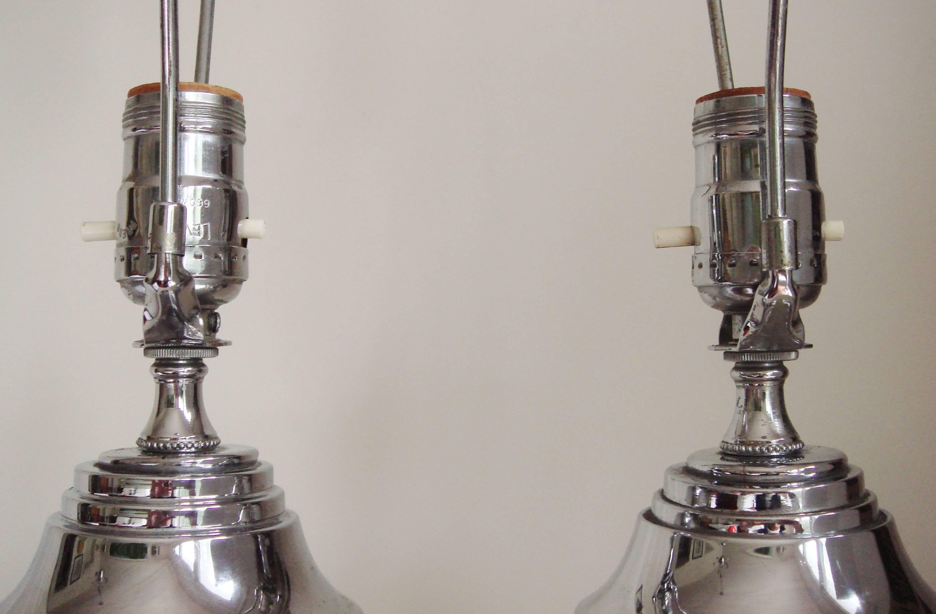 Pair of English Art Deco Chrome & Ebonized Wood Cocktail Shaker Table Lamps In Good Condition In Port Hope, ON