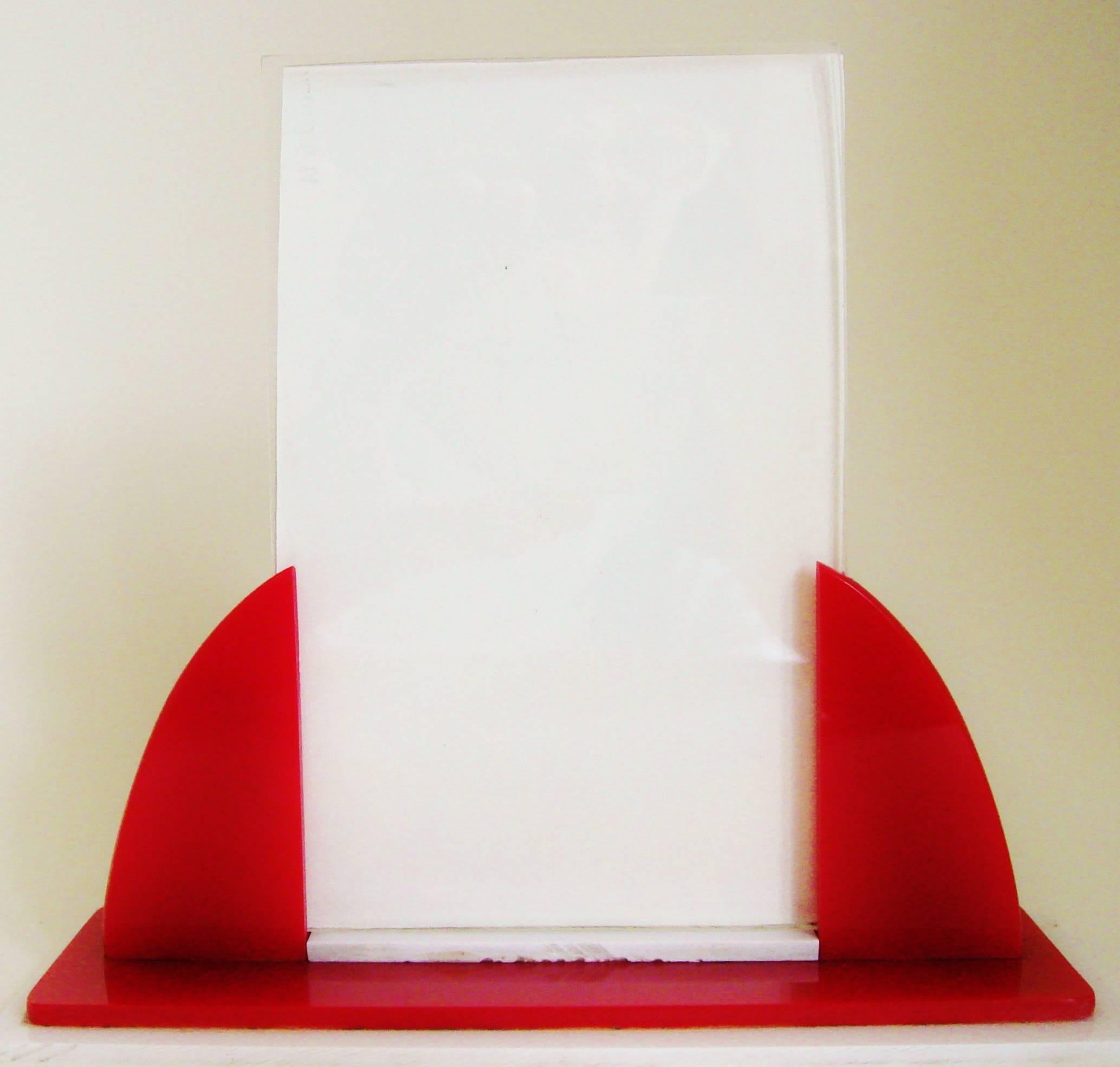 English Art Deco Red, White and Clear Lucite Odeon Style Desk Photo Frame In Good Condition In Port Hope, ON
