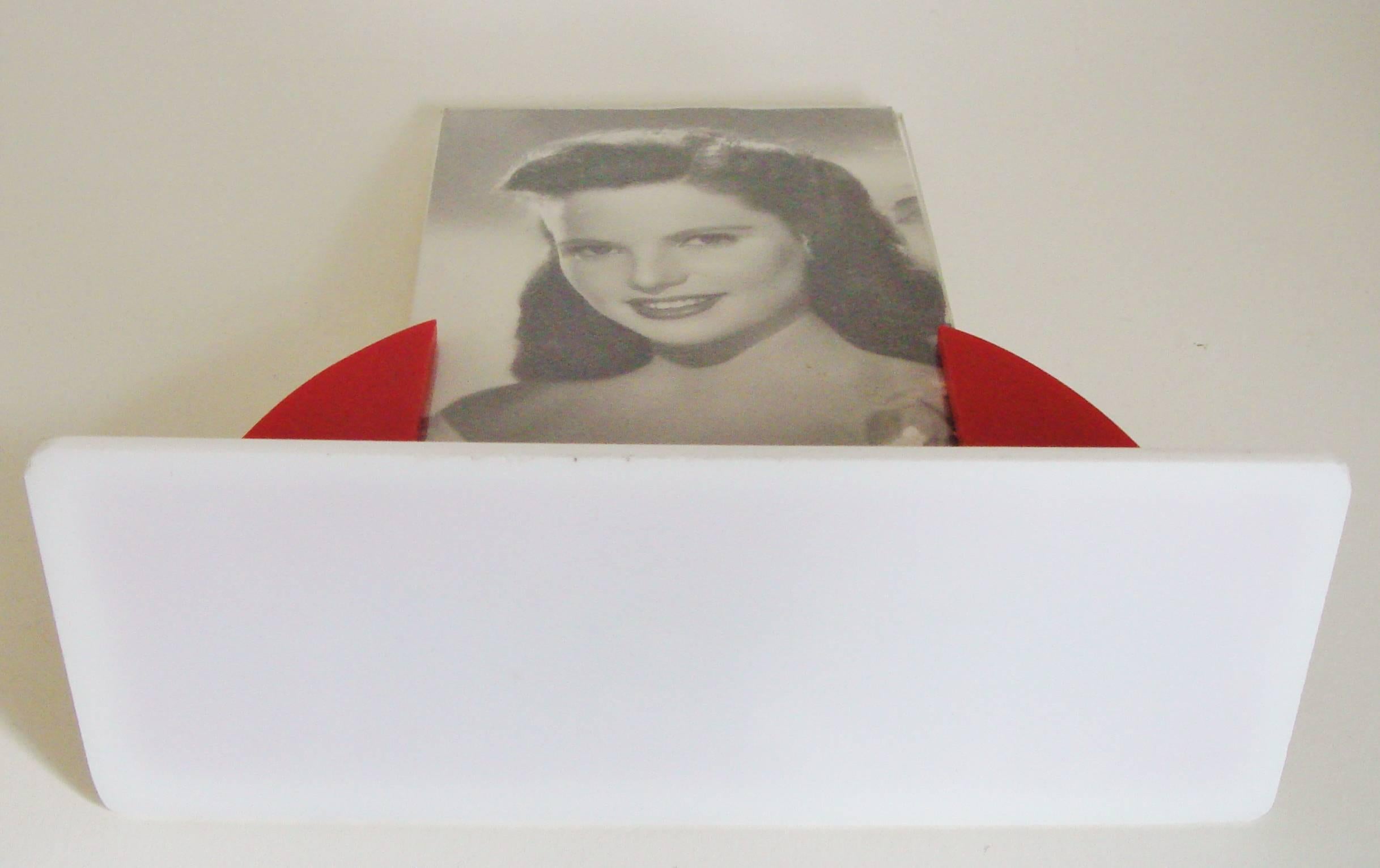 Mid-20th Century English Art Deco Red, White and Clear Lucite Odeon Style Desk Photo Frame