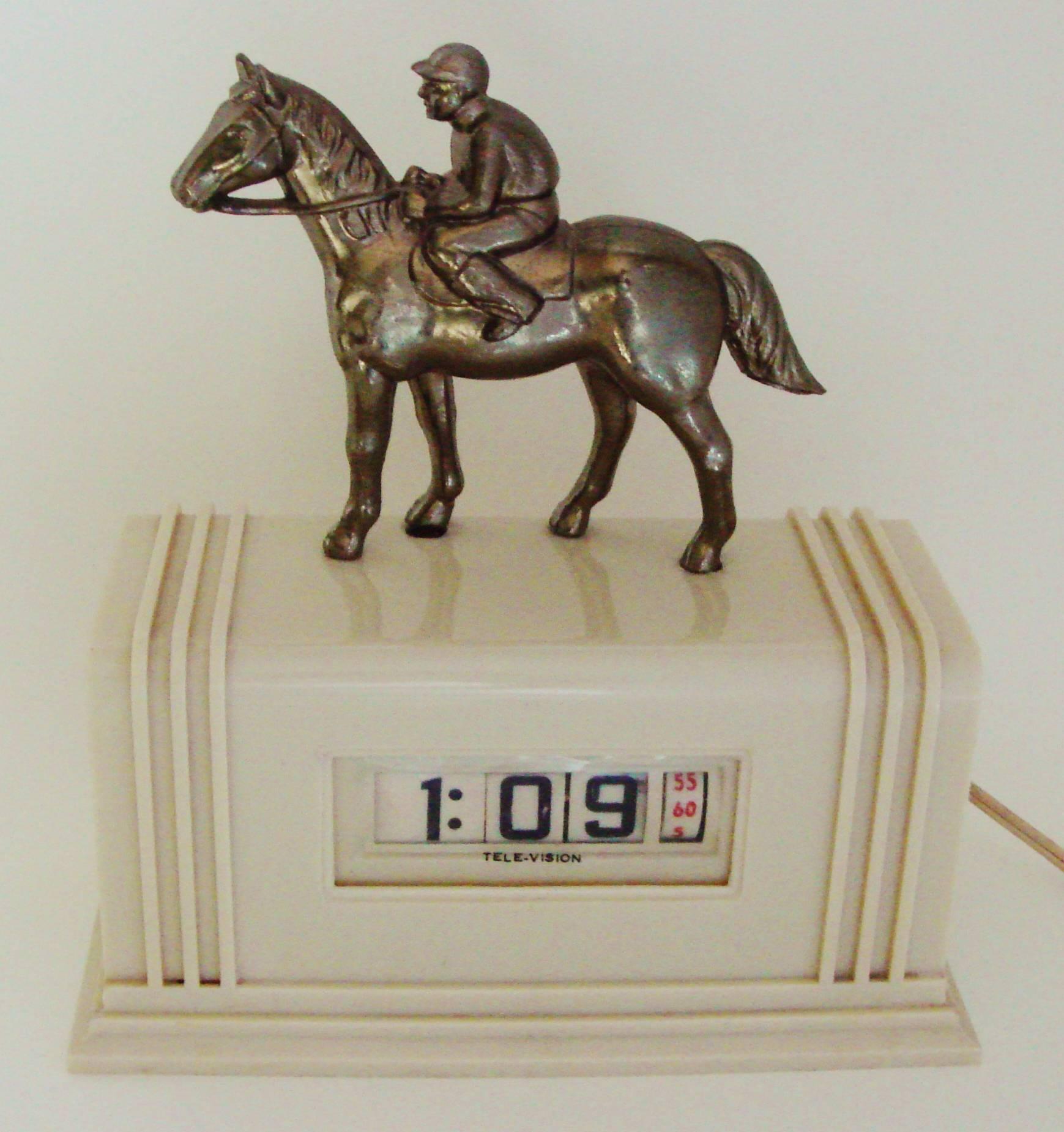 This rare variation American Art Deco model 100C digital electric clock with horse and jockey was known as the Chieftain and comes from the Pennwood Numechron Tymeter range. It was originally designed in 1938 but post war the company name was