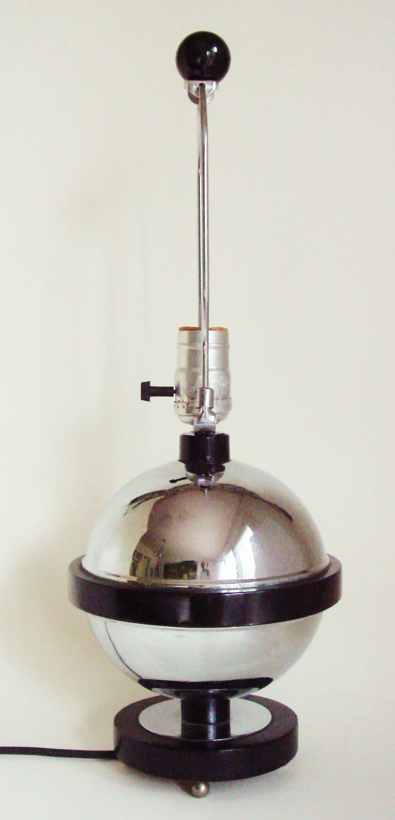 Mid-20th Century American Art Deco Chrome, Black Lacquered Wood and Bakelite Saturn Table Lamp