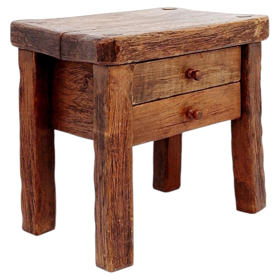 Rustikale Nachttische oder Beistelltische aus Massivholz im Mid-Century-Stil