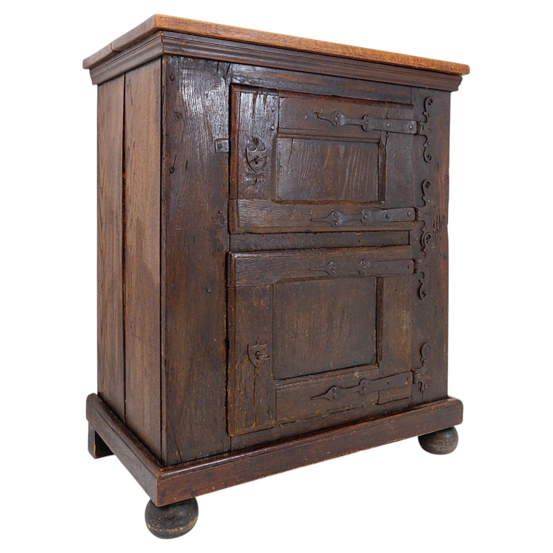 Small rustic solid wood Rustic Buffet - 2 doors and bun feet. For Sale