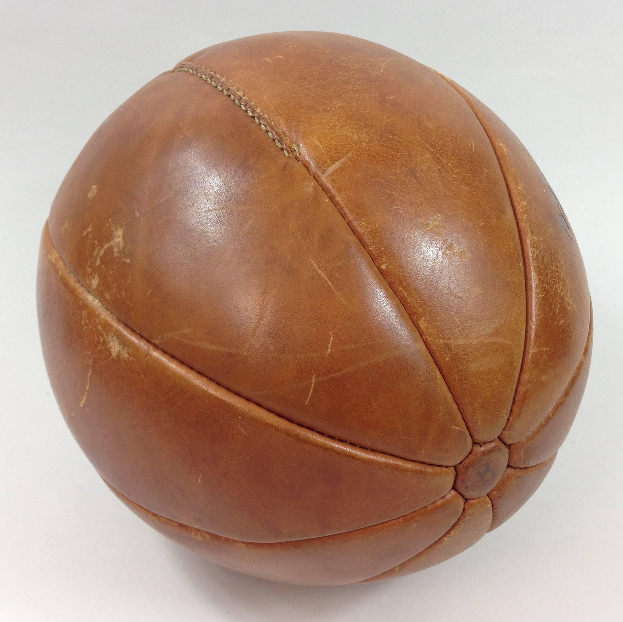 Mid-20th Century Leather Gymnasium Medicine Ball In Good Condition For Sale In Glamis, Angus