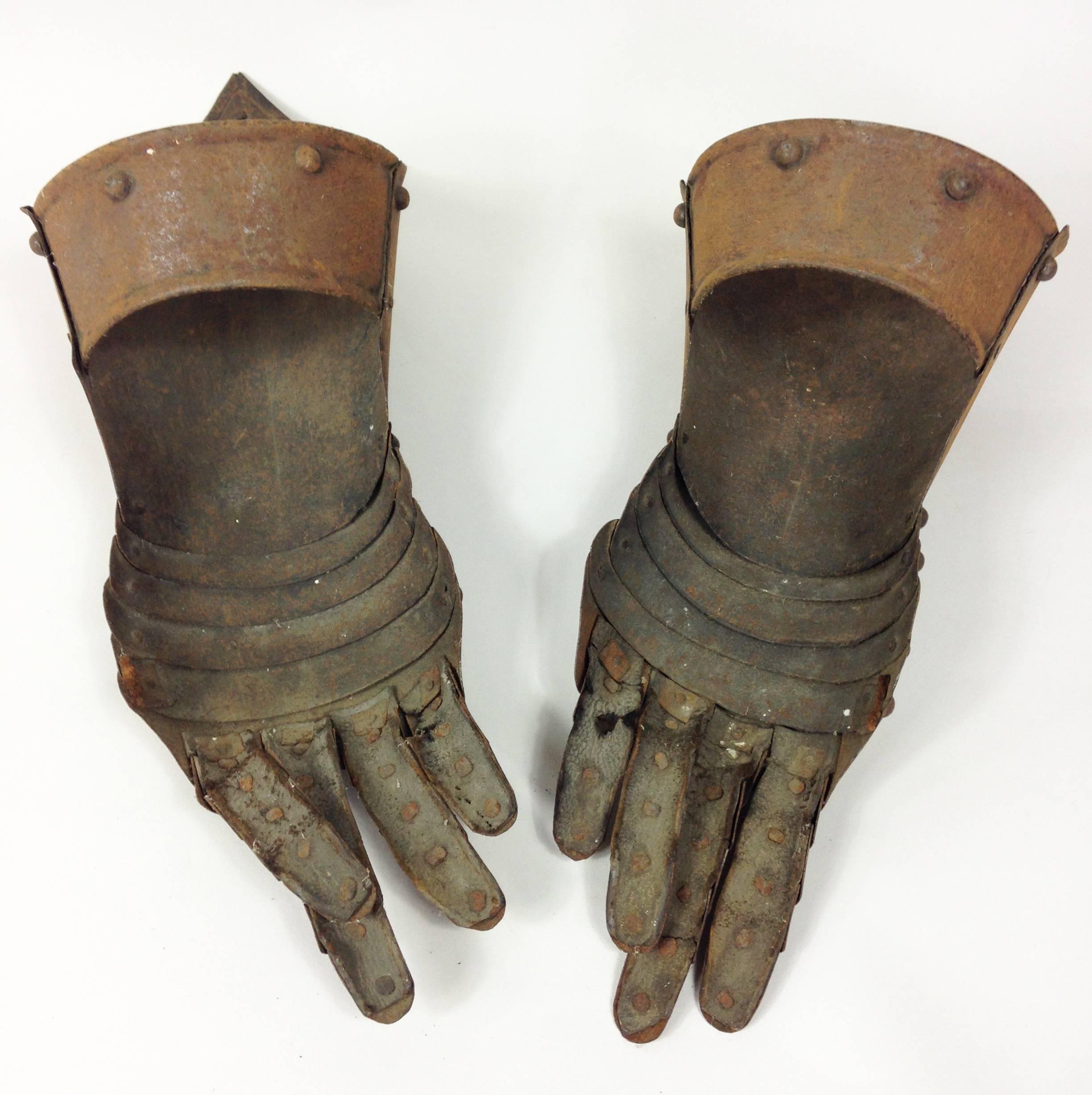 Victorian Armour Gauntlets in a 17th Century Style In Good Condition In Glamis, Angus