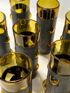 Huit verres à pied en verre ambré de style brutaliste mexicain, créés par Felipe Delfinger pour Feders