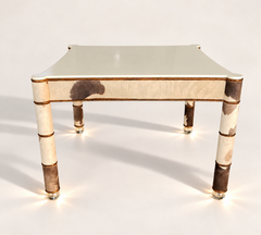 Table importante de John Dickinson en cuir de vache et laque — Randolph & Hein, années 1970