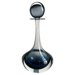 Decantador vintage italiano de cristal azul, diseñado por Pino Signoretto para Oggetti, firmado