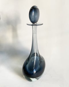 Decantador vintage italiano de cristal azul, diseñado por Pino Signoretto para Oggetti, firmado