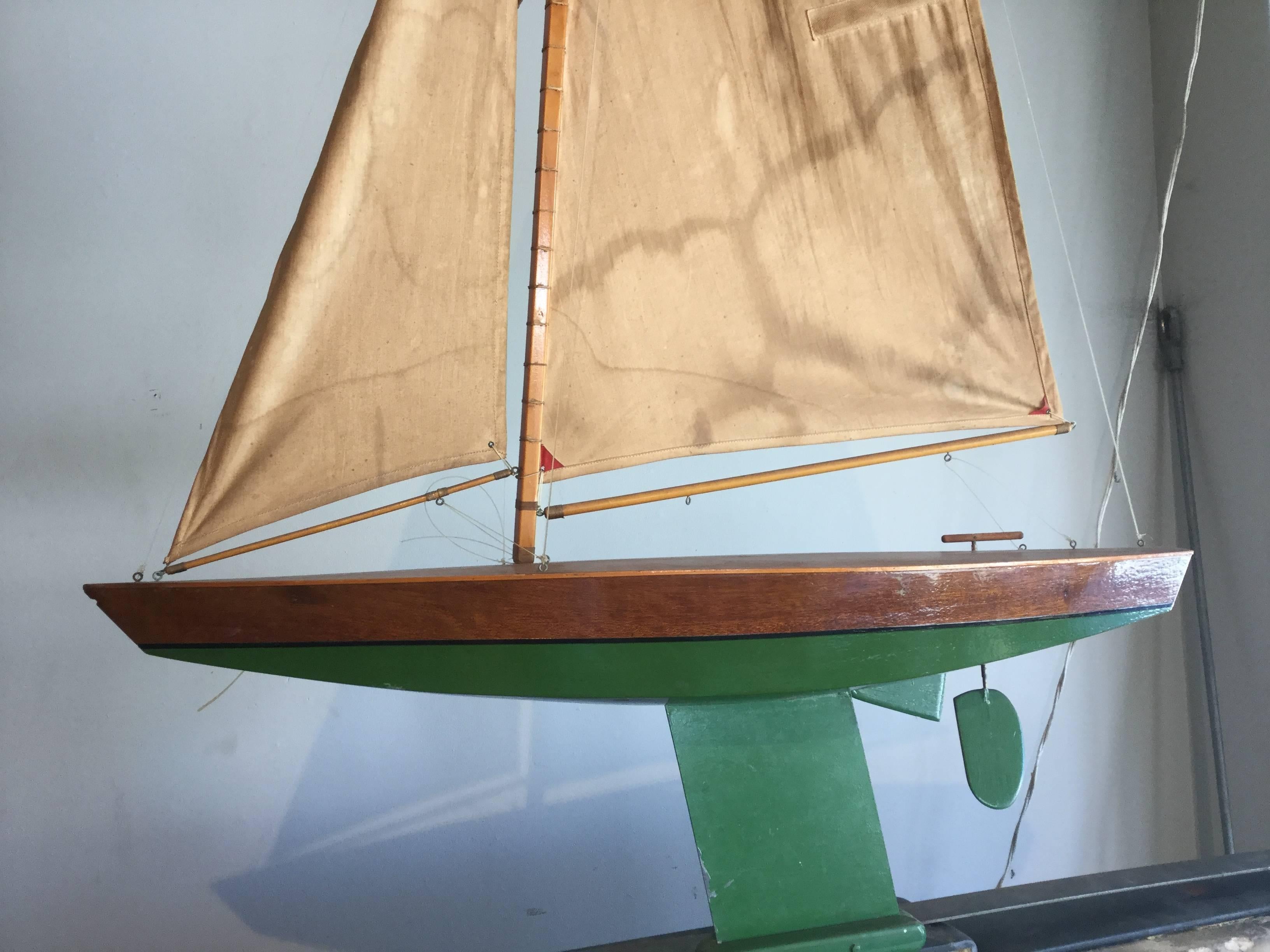 Green Pond Boat with Star Sail In Excellent Condition For Sale In North Beninngton, VT